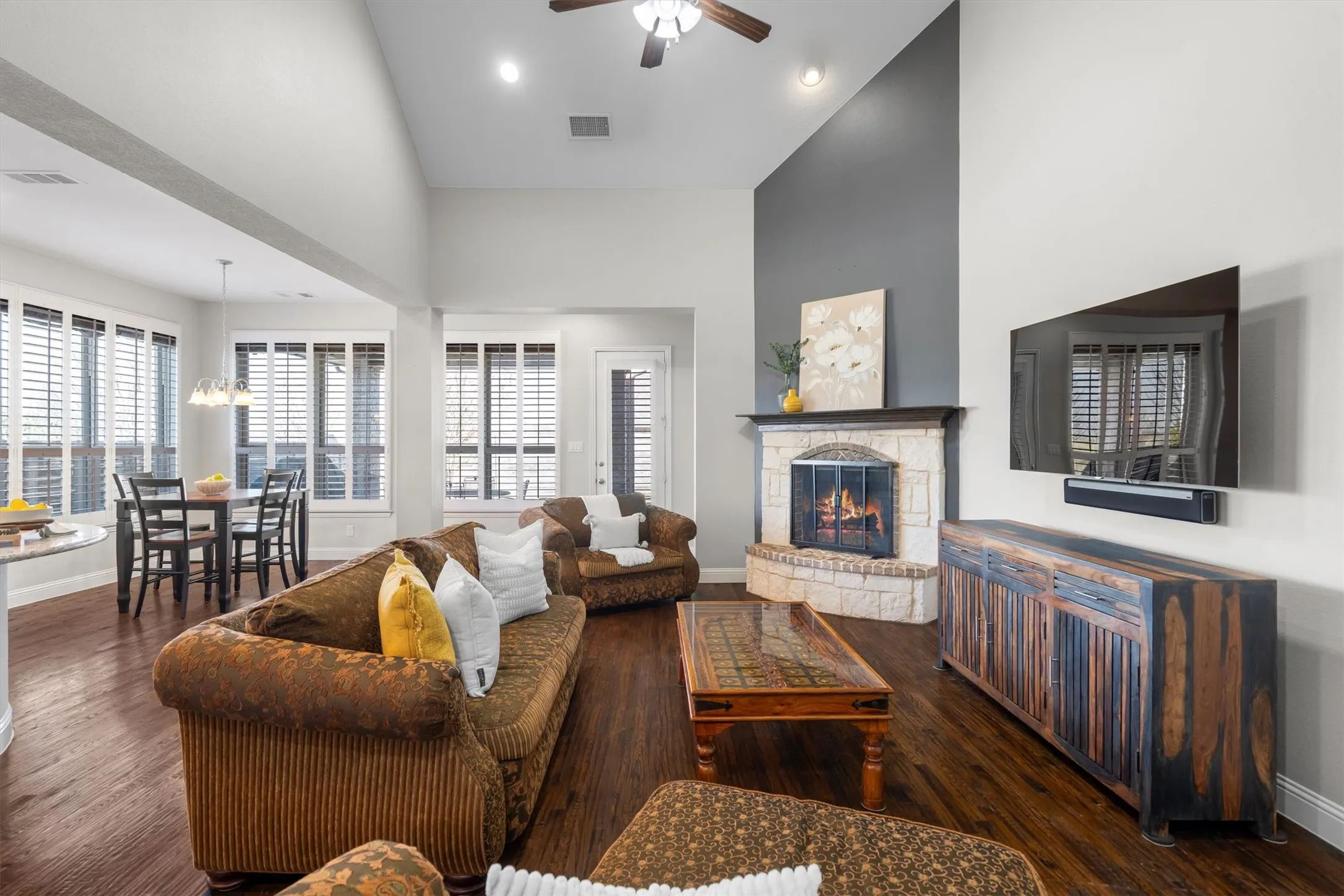 Single Family Residence For Sale in Denton County , 236 Sunrise Drive, Argyle, Texas 76226, 4 Bedroom, 4 Bathroom, 3 Garage spaces, 3,055 Sqft, built in 2014, mls#21406412, Real Estate Agent in Argyle, Homes For Sale in Denton county, Homes For Sale in Argyle, Realtor in Argyle Texas, Real Estate Brokerage Independent Realty Texas, Luminita Cordes Realtor