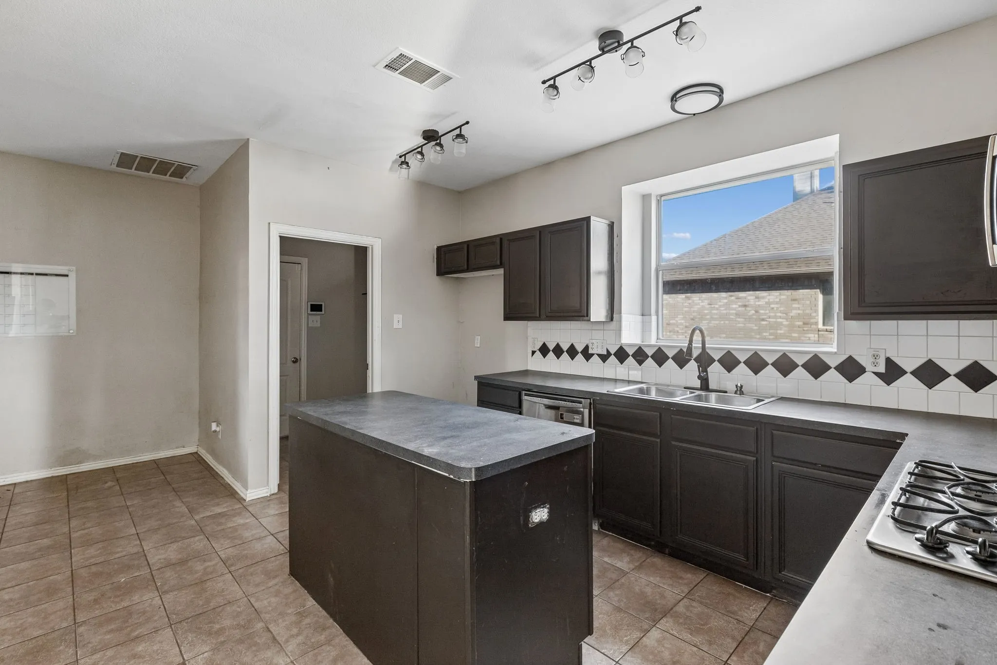 Single Family Residence For Sale in Collin County , 3601 Charleston Drive, Richardson, Texas 75082, 4 Bedroom, 4 Bathroom, 2 Garage spaces, 2,932 Sqft, built in 1998, mls#21406791, Real Estate Agent in Richardson, Homes For Sale in Collin county, Homes For Sale in Richardson, Realtor in Richardson Texas, Real Estate Brokerage Independent Realty Texas, Luminita Cordes Realtor