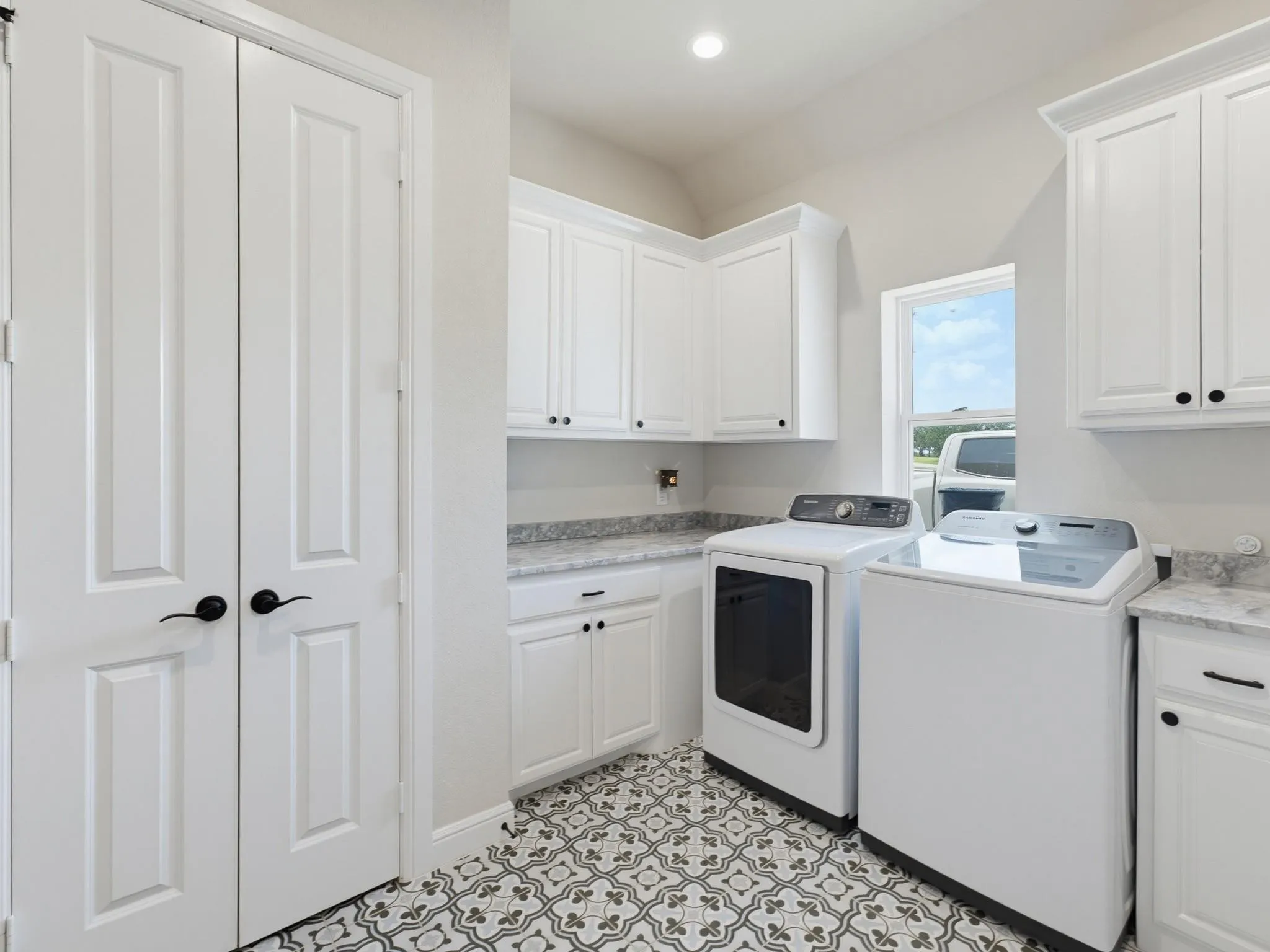 Single Family Residence For Sale in Wise County , 209 Rio Rancho Drive, Decatur, Texas 76234, 4 Bedroom, 3 Bathroom, 3 Garage spaces, 3,069 Sqft, built in 2021, mls#21408257, Real Estate Agent in Decatur, Homes For Sale in Wise county, Homes For Sale in Decatur, Realtor in Decatur Texas, Real Estate Brokerage Independent Realty Texas, Luminita Cordes Realtor