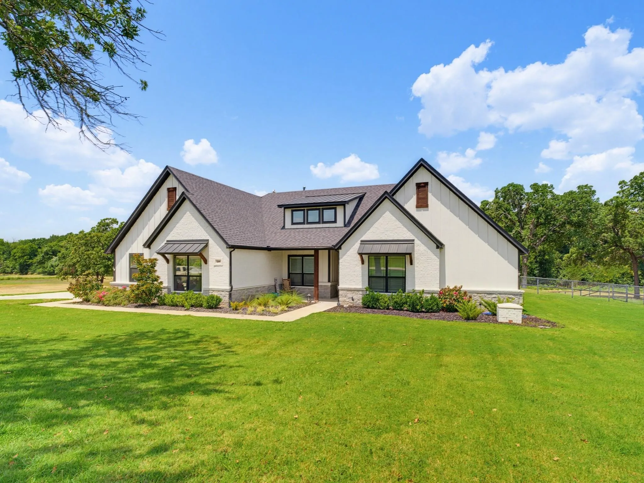 Single Family Residence For Sale in Wise County , 209 Rio Rancho Drive, Decatur, Texas 76234, 4 Bedroom, 3 Bathroom, 3 Garage spaces, 3,069 Sqft, built in 2021, mls#21408257, Real Estate Agent in Decatur, Homes For Sale in Wise county, Homes For Sale in Decatur, Realtor in Decatur Texas, Real Estate Brokerage Independent Realty Texas, Luminita Cordes Realtor