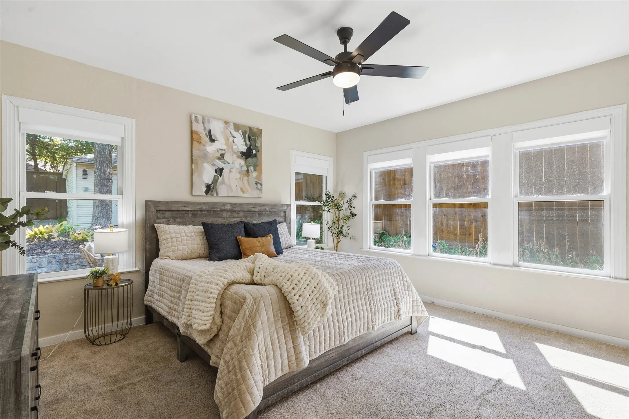 Single Family Residence For Sale in Dallas County , 1138 N Edgefield Avenue, Dallas, Texas 75208, 4 Bedroom, 3 Bathroom, 2 Garage spaces, 2,445 Sqft, built in 1925, mls#21407496, Real Estate Agent in Dallas, Homes For Sale in Dallas county, Homes For Sale in Dallas, Realtor in Dallas Texas, Real Estate Brokerage Independent Realty Texas, Luminita Cordes Realtor