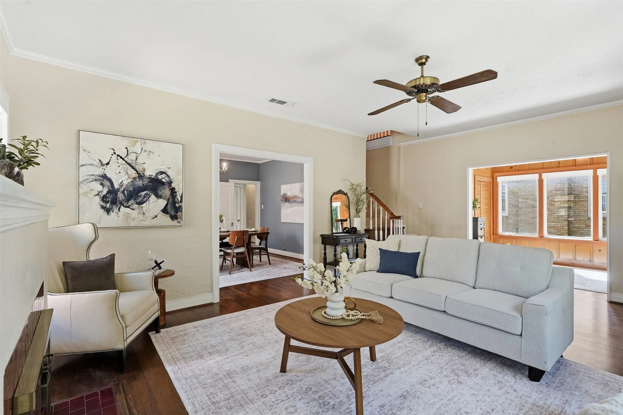 Single Family Residence For Sale in Dallas County , 1138 N Edgefield Avenue, Dallas, Texas 75208, 4 Bedroom, 3 Bathroom, 2 Garage spaces, 2,445 Sqft, built in 1925, mls#21407496, Real Estate Agent in Dallas, Homes For Sale in Dallas county, Homes For Sale in Dallas, Realtor in Dallas Texas, Real Estate Brokerage Independent Realty Texas, Luminita Cordes Realtor