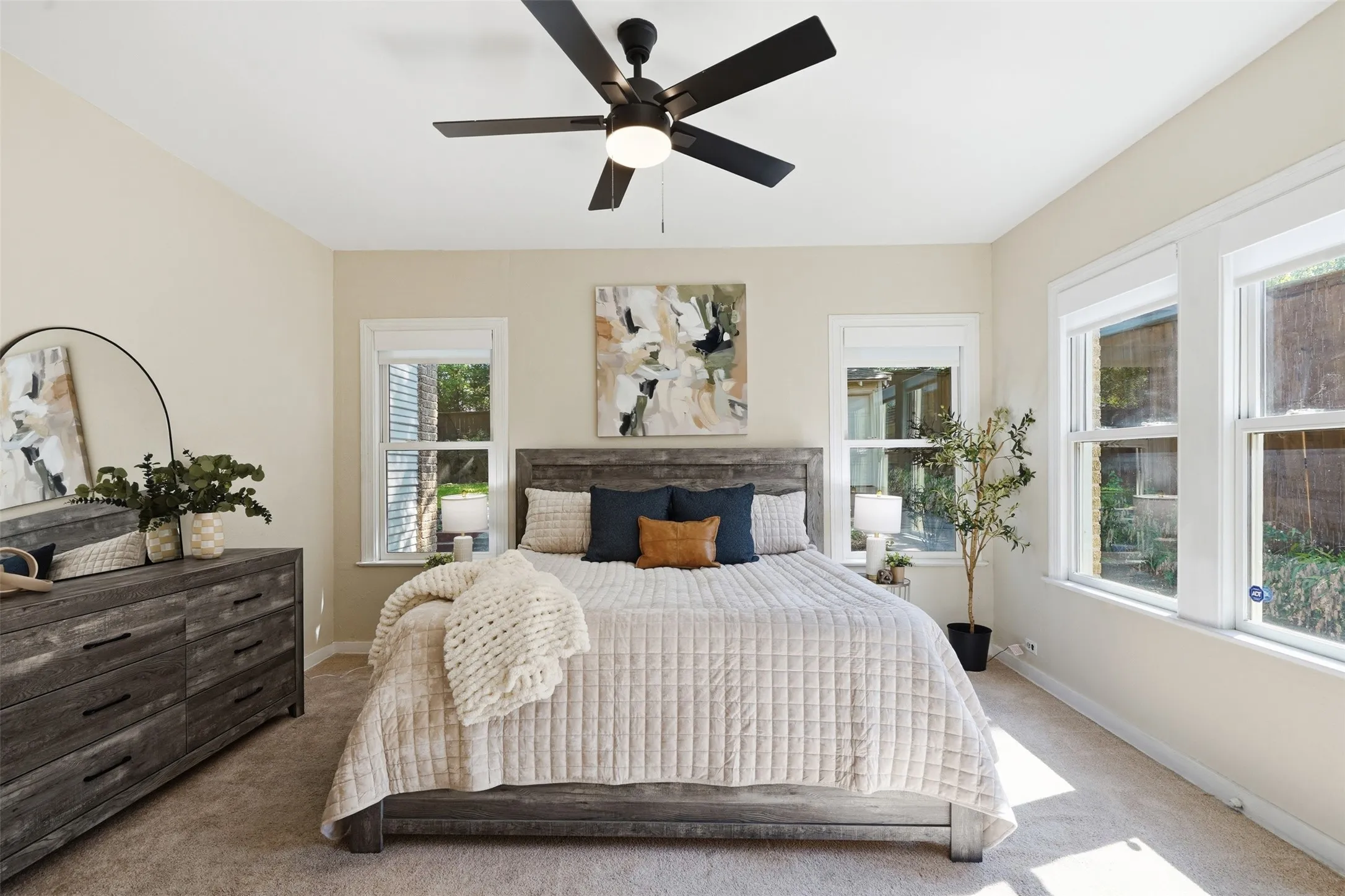 Single Family Residence For Sale in Dallas County , 1138 N Edgefield Avenue, Dallas, Texas 75208, 4 Bedroom, 3 Bathroom, 2 Garage spaces, 2,445 Sqft, built in 1925, mls#21407496, Real Estate Agent in Dallas, Homes For Sale in Dallas county, Homes For Sale in Dallas, Realtor in Dallas Texas, Real Estate Brokerage Independent Realty Texas, Luminita Cordes Realtor
