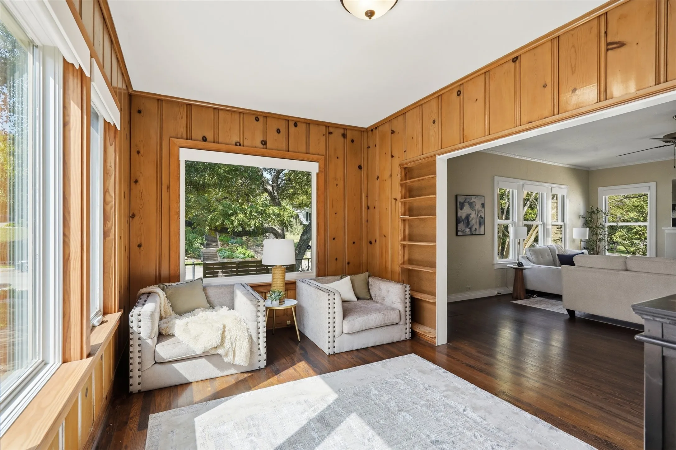 Single Family Residence For Sale in Dallas County , 1138 N Edgefield Avenue, Dallas, Texas 75208, 4 Bedroom, 3 Bathroom, 2 Garage spaces, 2,445 Sqft, built in 1925, mls#21407496, Real Estate Agent in Dallas, Homes For Sale in Dallas county, Homes For Sale in Dallas, Realtor in Dallas Texas, Real Estate Brokerage Independent Realty Texas, Luminita Cordes Realtor