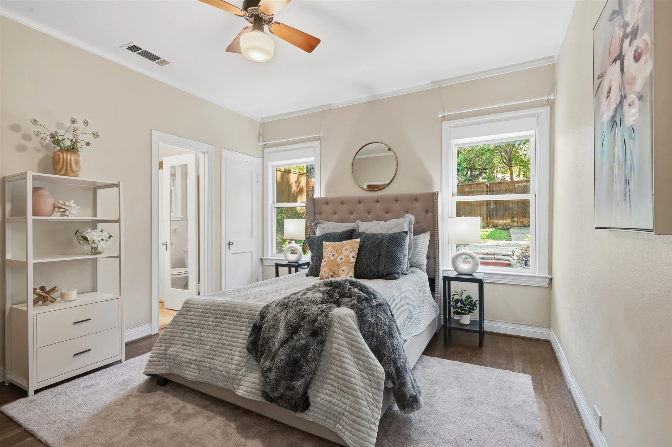 Single Family Residence For Sale in Dallas County , 1138 N Edgefield Avenue, Dallas, Texas 75208, 4 Bedroom, 3 Bathroom, 2 Garage spaces, 2,445 Sqft, built in 1925, mls#21407496, Real Estate Agent in Dallas, Homes For Sale in Dallas county, Homes For Sale in Dallas, Realtor in Dallas Texas, Real Estate Brokerage Independent Realty Texas, Luminita Cordes Realtor