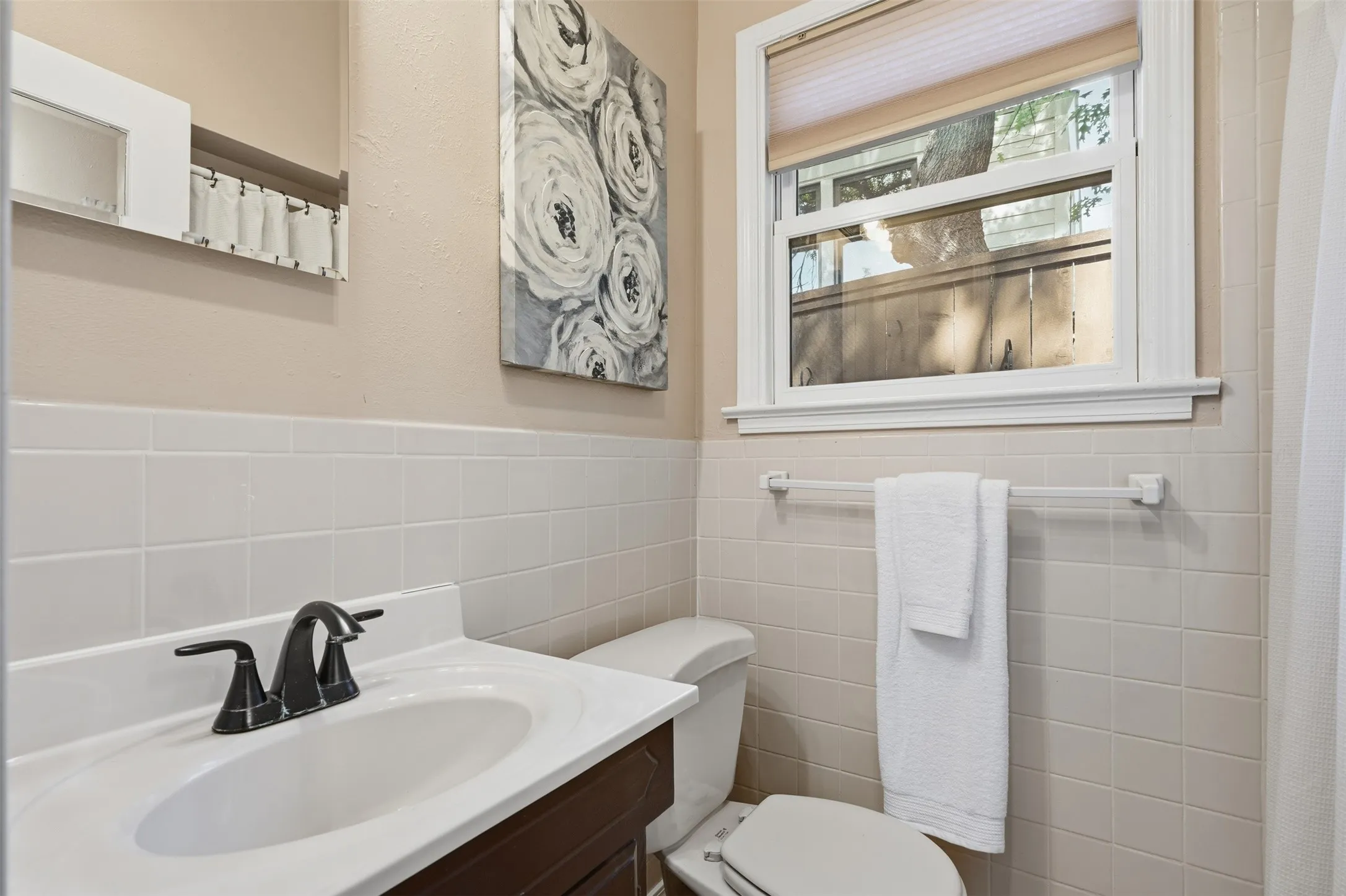 Single Family Residence For Sale in Dallas County , 1138 N Edgefield Avenue, Dallas, Texas 75208, 4 Bedroom, 3 Bathroom, 2 Garage spaces, 2,445 Sqft, built in 1925, mls#21407496, Real Estate Agent in Dallas, Homes For Sale in Dallas county, Homes For Sale in Dallas, Realtor in Dallas Texas, Real Estate Brokerage Independent Realty Texas, Luminita Cordes Realtor