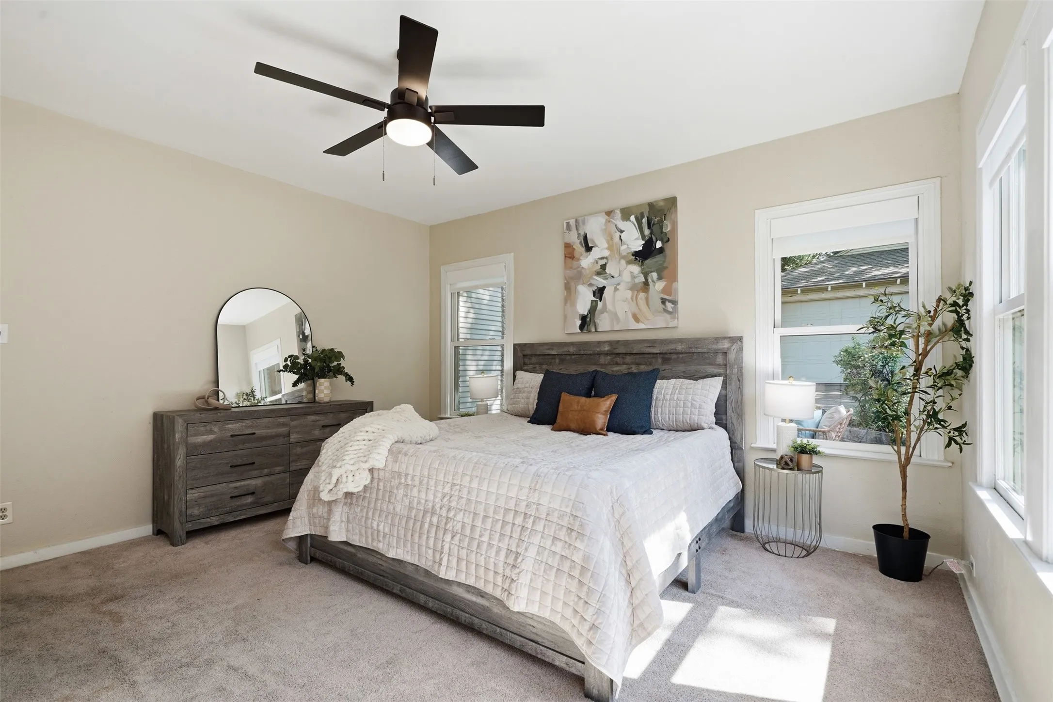 Single Family Residence For Sale in Dallas County , 1138 N Edgefield Avenue, Dallas, Texas 75208, 4 Bedroom, 3 Bathroom, 2 Garage spaces, 2,445 Sqft, built in 1925, mls#21407496, Real Estate Agent in Dallas, Homes For Sale in Dallas county, Homes For Sale in Dallas, Realtor in Dallas Texas, Real Estate Brokerage Independent Realty Texas, Luminita Cordes Realtor