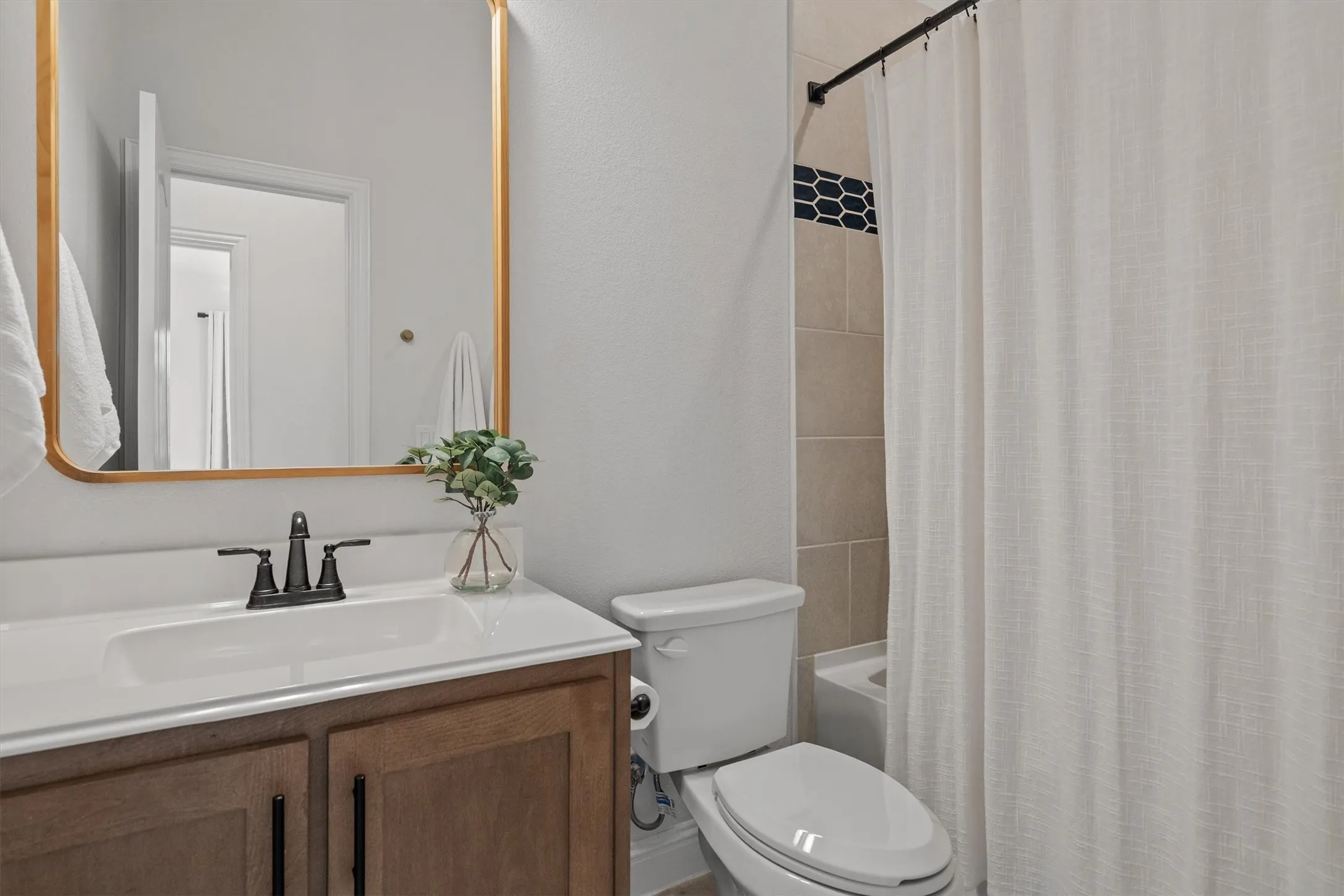 Single Family Residence For Sale in Denton County , 9201 Amistad Lane, Denton, Texas 76226, 4 Bedroom, 2 Bathroom, 2 Garage spaces, 2,040 Sqft, built in 2021, mls#21406156, Real Estate Agent in Denton, Homes For Sale in Denton county, Homes For Sale in Denton, Realtor in Denton Texas, Real Estate Brokerage Independent Realty Texas, Luminita Cordes Realtor