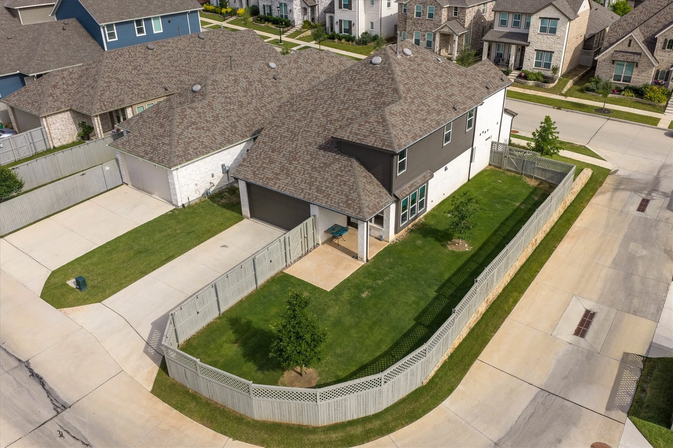 Single Family Residence For Sale in Denton County , 2348 Gray Drive, Northlake, Texas 76247, 3 Bedroom, 3 Bathroom, 2 Garage spaces, 1,973 Sqft, built in 2022, mls#21406332, Real Estate Agent in Northlake, Homes For Sale in Denton county, Homes For Sale in Northlake, Realtor in Northlake Texas, Real Estate Brokerage Independent Realty Texas, Luminita Cordes Realtor