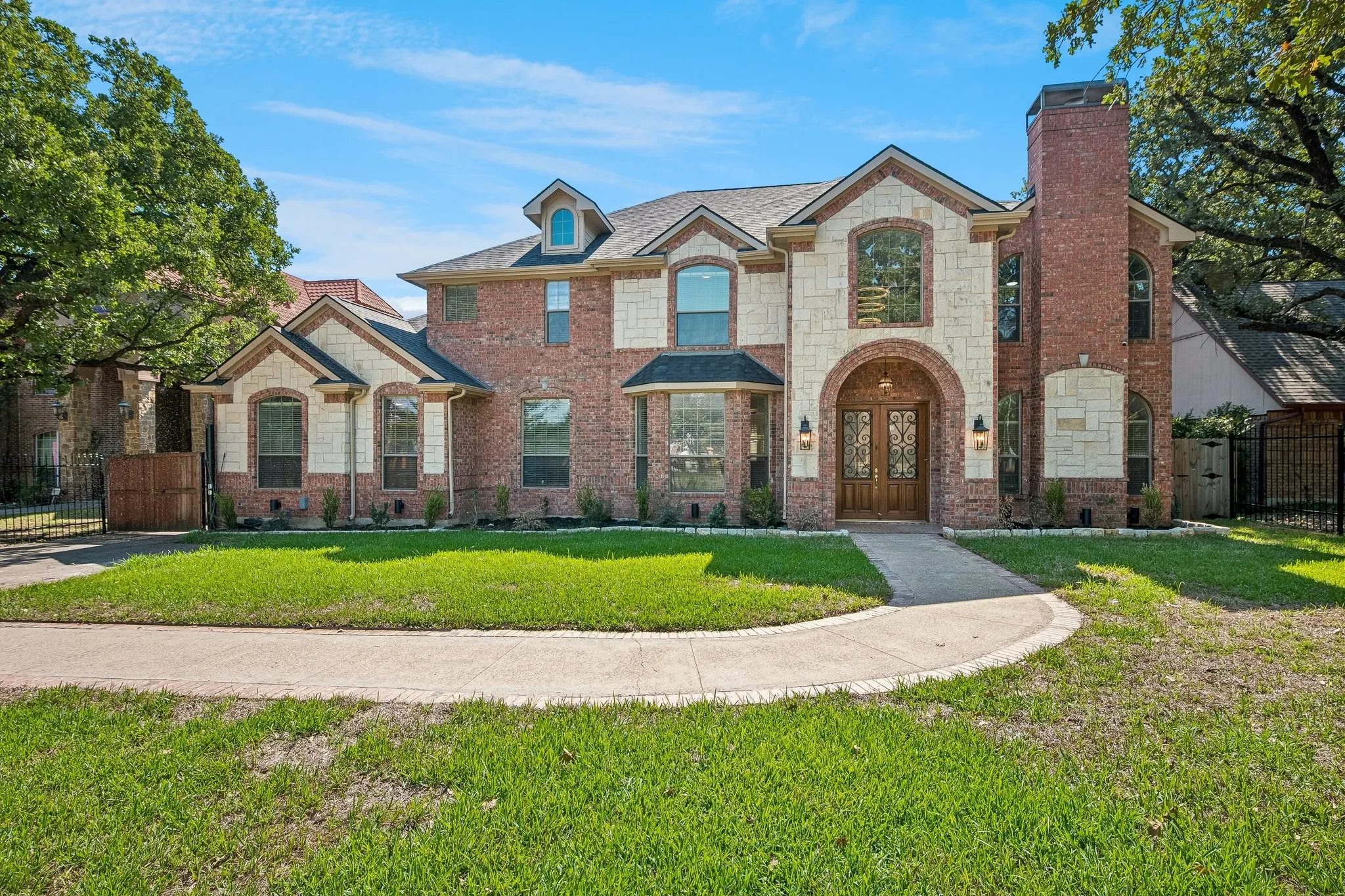 Single Family Residence For Sale in Dallas County , 3848 W Pioneer Drive, Irving, Texas 75061, 7 Bedroom, 5 Bathroom, 3 Garage spaces, 5,824 Sqft, built in 2004, mls#21399429, Real Estate Agent in Irving, Homes For Sale in Dallas county, Homes For Sale in Irving, Realtor in Irving Texas, Real Estate Brokerage Independent Realty Texas, Luminita Cordes Realtor