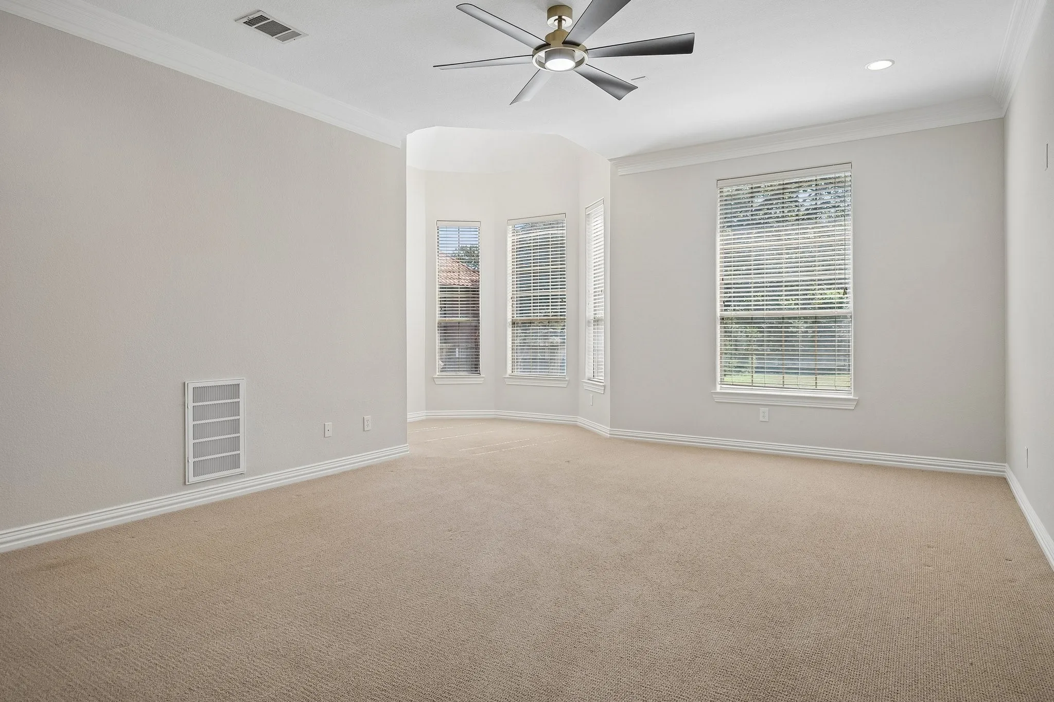 Single Family Residence For Sale in Dallas County , 3848 W Pioneer Drive, Irving, Texas 75061, 7 Bedroom, 5 Bathroom, 3 Garage spaces, 5,824 Sqft, built in 2004, mls#21399429, Real Estate Agent in Irving, Homes For Sale in Dallas county, Homes For Sale in Irving, Realtor in Irving Texas, Real Estate Brokerage Independent Realty Texas, Luminita Cordes Realtor