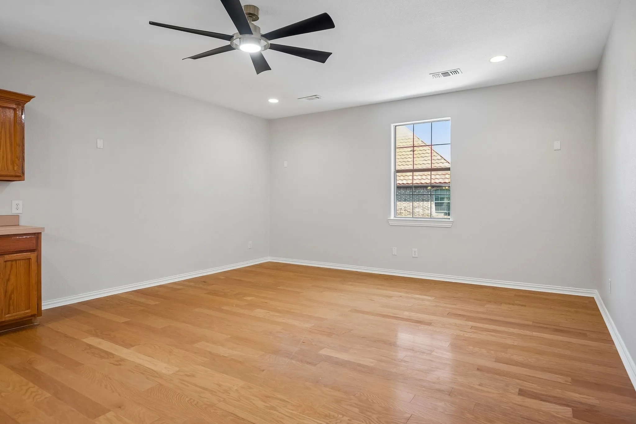 Single Family Residence For Sale in Dallas County , 3848 W Pioneer Drive, Irving, Texas 75061, 7 Bedroom, 5 Bathroom, 3 Garage spaces, 5,824 Sqft, built in 2004, mls#21399429, Real Estate Agent in Irving, Homes For Sale in Dallas county, Homes For Sale in Irving, Realtor in Irving Texas, Real Estate Brokerage Independent Realty Texas, Luminita Cordes Realtor