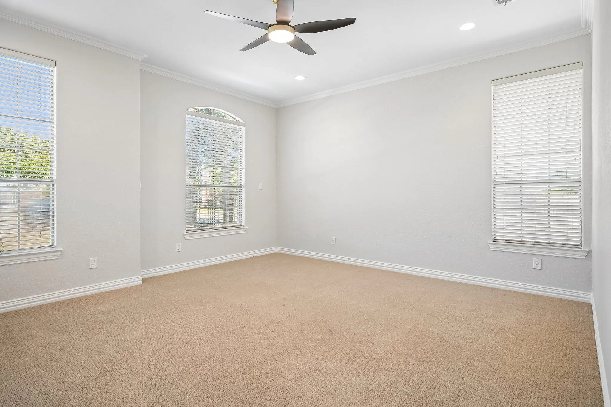 Single Family Residence For Sale in Dallas County , 3848 W Pioneer Drive, Irving, Texas 75061, 7 Bedroom, 5 Bathroom, 3 Garage spaces, 5,824 Sqft, built in 2004, mls#21399429, Real Estate Agent in Irving, Homes For Sale in Dallas county, Homes For Sale in Irving, Realtor in Irving Texas, Real Estate Brokerage Independent Realty Texas, Luminita Cordes Realtor
