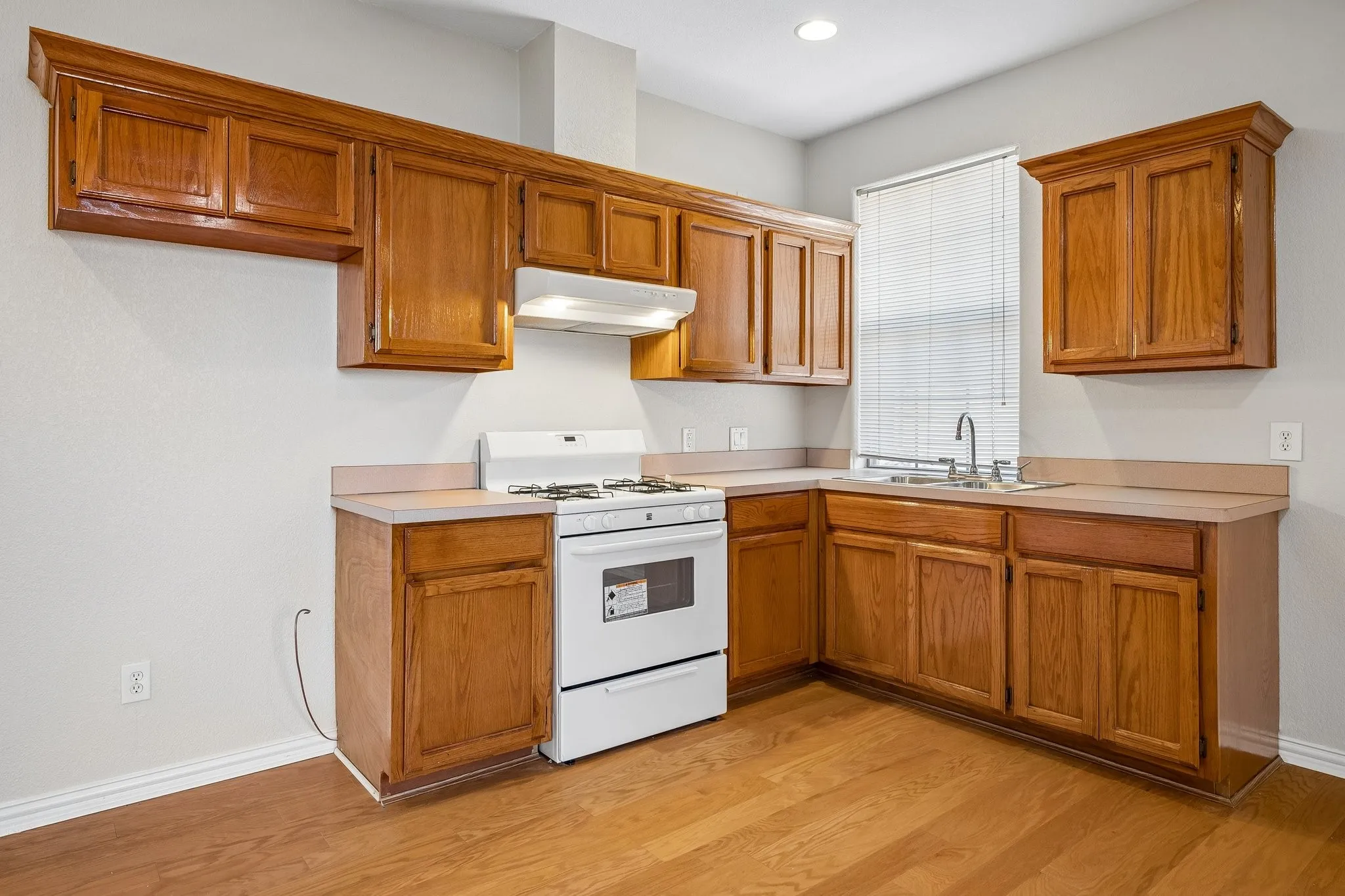 Single Family Residence For Sale in Dallas County , 3848 W Pioneer Drive, Irving, Texas 75061, 7 Bedroom, 5 Bathroom, 3 Garage spaces, 5,824 Sqft, built in 2004, mls#21399429, Real Estate Agent in Irving, Homes For Sale in Dallas county, Homes For Sale in Irving, Realtor in Irving Texas, Real Estate Brokerage Independent Realty Texas, Luminita Cordes Realtor