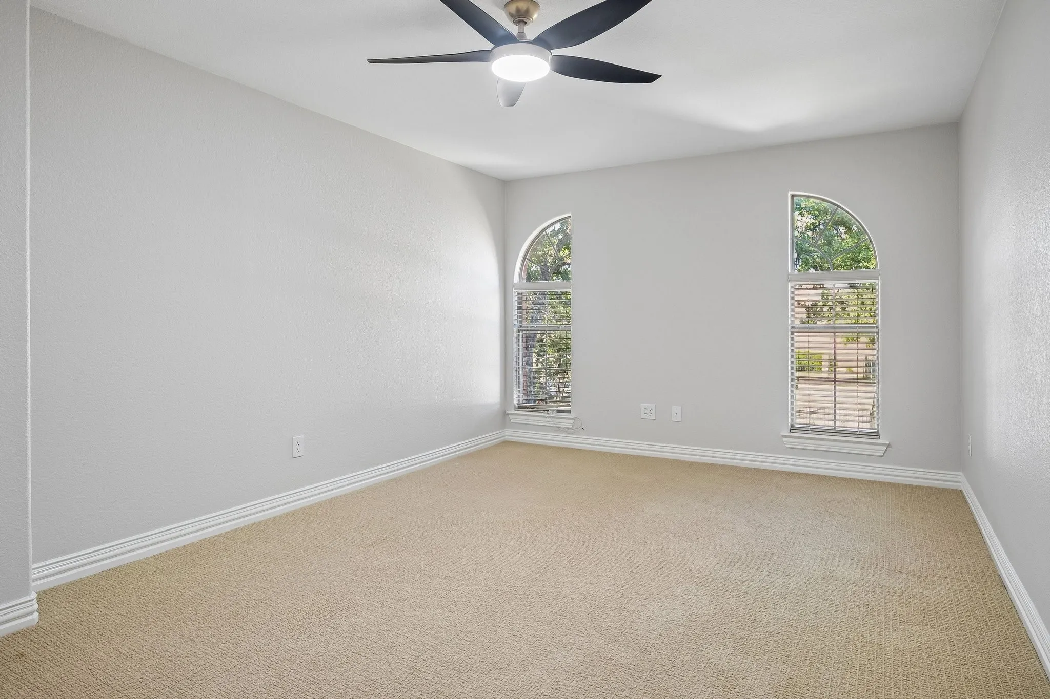 Single Family Residence For Sale in Dallas County , 3848 W Pioneer Drive, Irving, Texas 75061, 7 Bedroom, 5 Bathroom, 3 Garage spaces, 5,824 Sqft, built in 2004, mls#21399429, Real Estate Agent in Irving, Homes For Sale in Dallas county, Homes For Sale in Irving, Realtor in Irving Texas, Real Estate Brokerage Independent Realty Texas, Luminita Cordes Realtor