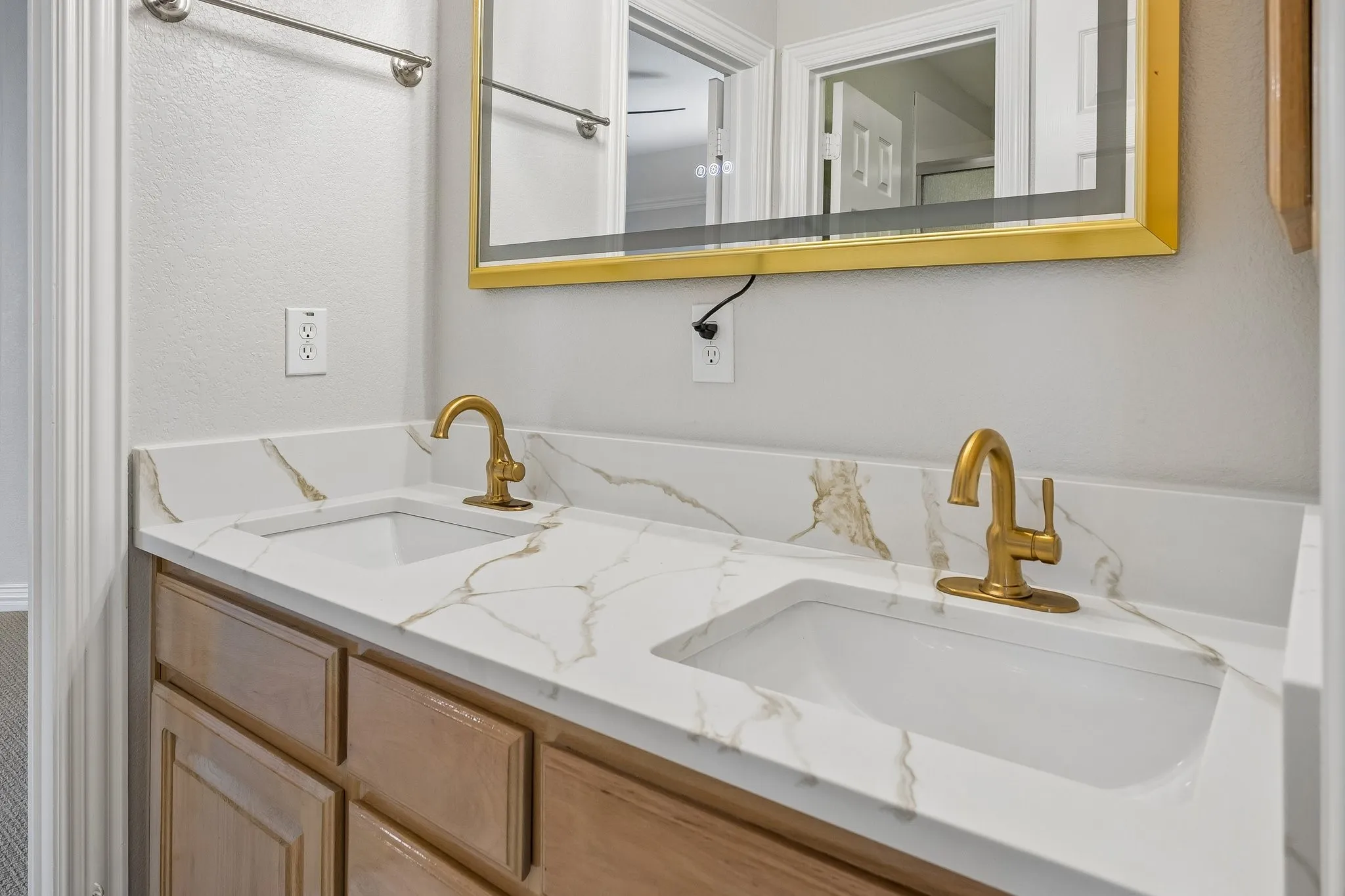 Single Family Residence For Sale in Dallas County , 3848 W Pioneer Drive, Irving, Texas 75061, 7 Bedroom, 5 Bathroom, 3 Garage spaces, 5,824 Sqft, built in 2004, mls#21399429, Real Estate Agent in Irving, Homes For Sale in Dallas county, Homes For Sale in Irving, Realtor in Irving Texas, Real Estate Brokerage Independent Realty Texas, Luminita Cordes Realtor