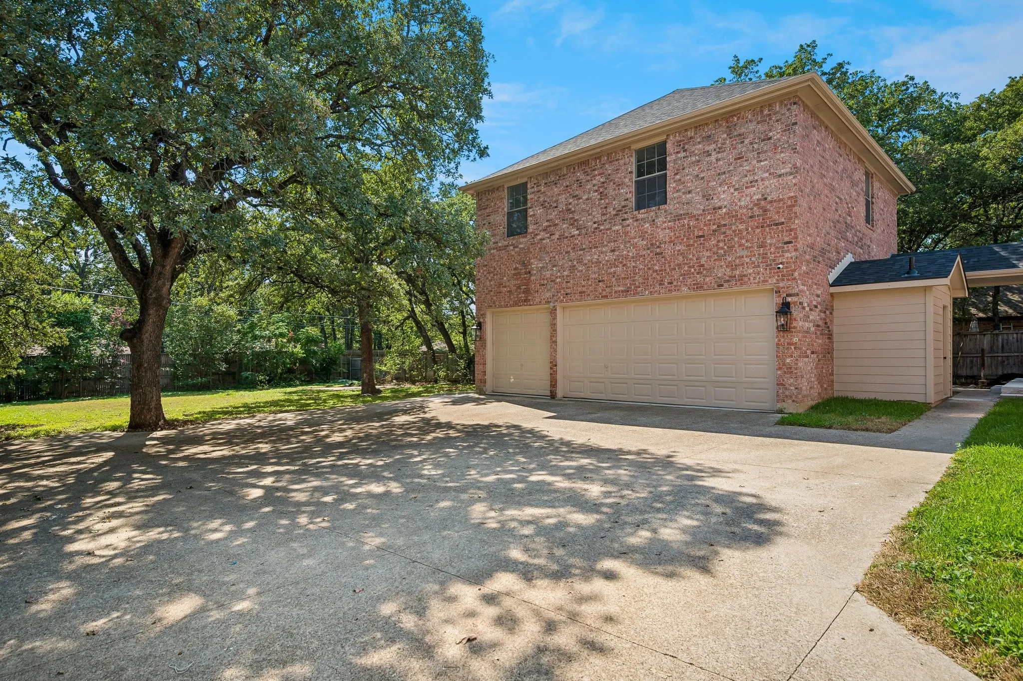 Single Family Residence For Sale in Dallas County , 3848 W Pioneer Drive, Irving, Texas 75061, 7 Bedroom, 5 Bathroom, 3 Garage spaces, 5,824 Sqft, built in 2004, mls#21399429, Real Estate Agent in Irving, Homes For Sale in Dallas county, Homes For Sale in Irving, Realtor in Irving Texas, Real Estate Brokerage Independent Realty Texas, Luminita Cordes Realtor