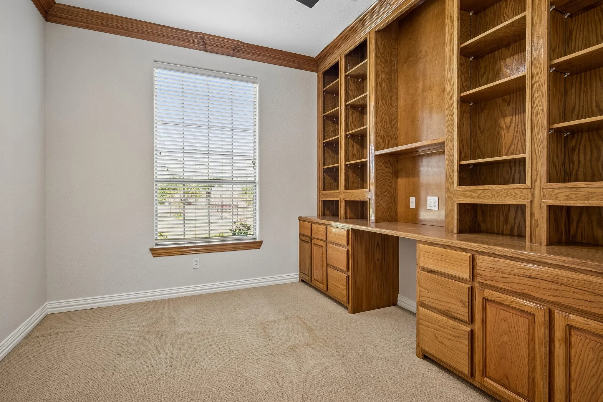 Single Family Residence For Sale in Dallas County , 3848 W Pioneer Drive, Irving, Texas 75061, 7 Bedroom, 5 Bathroom, 3 Garage spaces, 5,824 Sqft, built in 2004, mls#21399429, Real Estate Agent in Irving, Homes For Sale in Dallas county, Homes For Sale in Irving, Realtor in Irving Texas, Real Estate Brokerage Independent Realty Texas, Luminita Cordes Realtor