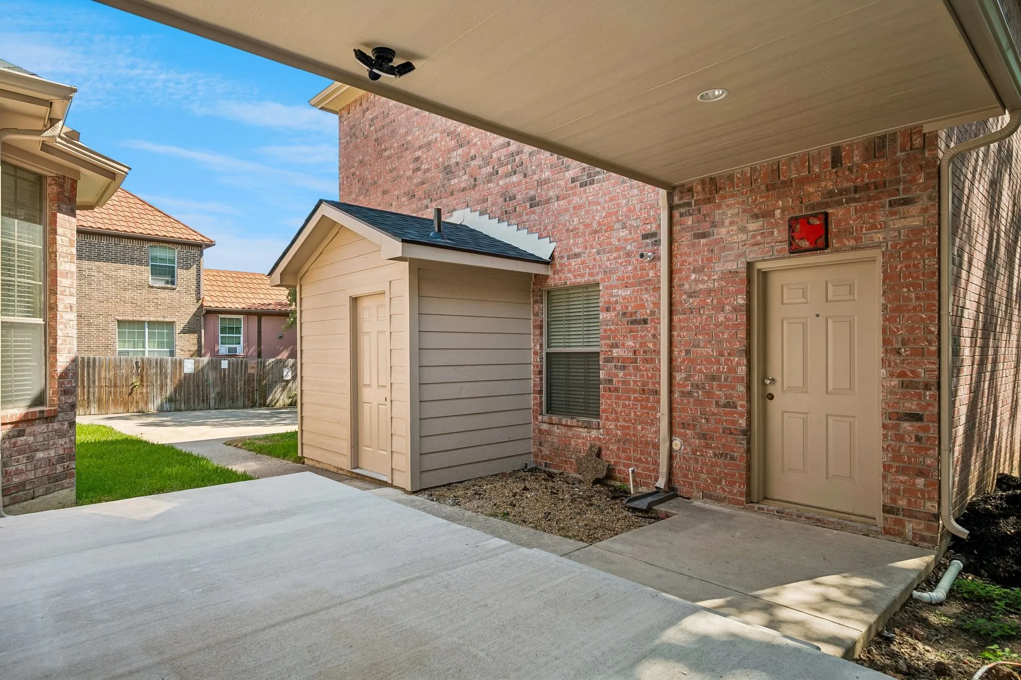 Single Family Residence For Sale in Dallas County , 3848 W Pioneer Drive, Irving, Texas 75061, 7 Bedroom, 5 Bathroom, 3 Garage spaces, 5,824 Sqft, built in 2004, mls#21399429, Real Estate Agent in Irving, Homes For Sale in Dallas county, Homes For Sale in Irving, Realtor in Irving Texas, Real Estate Brokerage Independent Realty Texas, Luminita Cordes Realtor