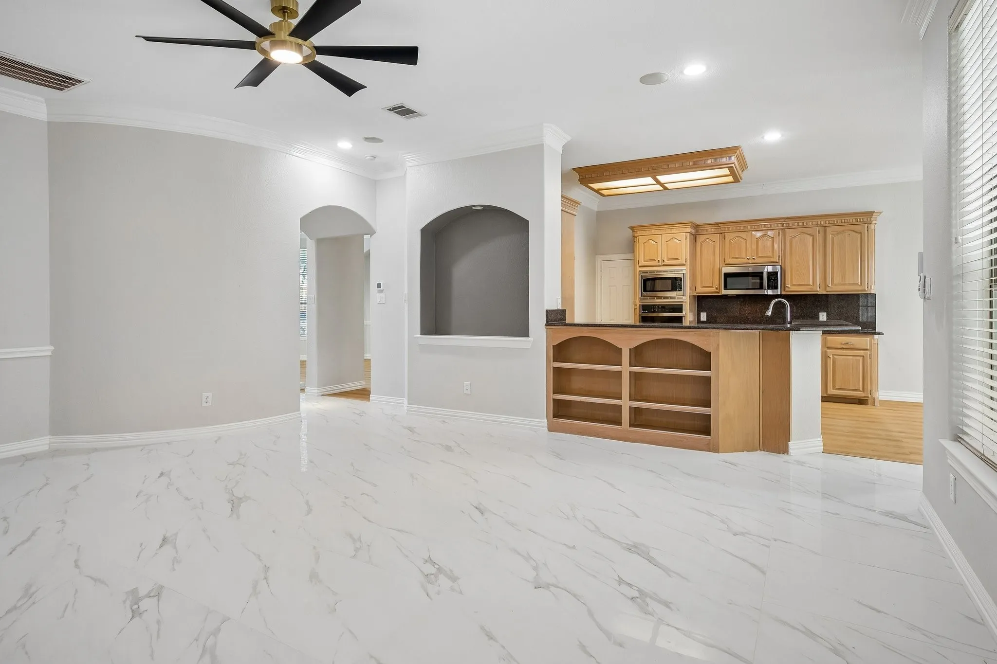 Single Family Residence For Sale in Dallas County , 3848 W Pioneer Drive, Irving, Texas 75061, 7 Bedroom, 5 Bathroom, 3 Garage spaces, 5,824 Sqft, built in 2004, mls#21399429, Real Estate Agent in Irving, Homes For Sale in Dallas county, Homes For Sale in Irving, Realtor in Irving Texas, Real Estate Brokerage Independent Realty Texas, Luminita Cordes Realtor