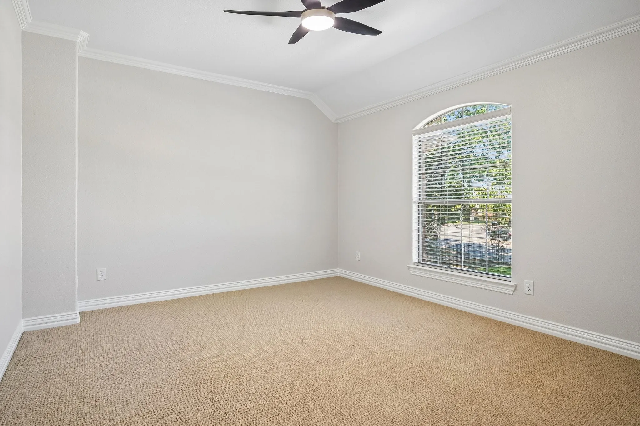 Single Family Residence For Sale in Dallas County , 3848 W Pioneer Drive, Irving, Texas 75061, 7 Bedroom, 5 Bathroom, 3 Garage spaces, 5,824 Sqft, built in 2004, mls#21399429, Real Estate Agent in Irving, Homes For Sale in Dallas county, Homes For Sale in Irving, Realtor in Irving Texas, Real Estate Brokerage Independent Realty Texas, Luminita Cordes Realtor