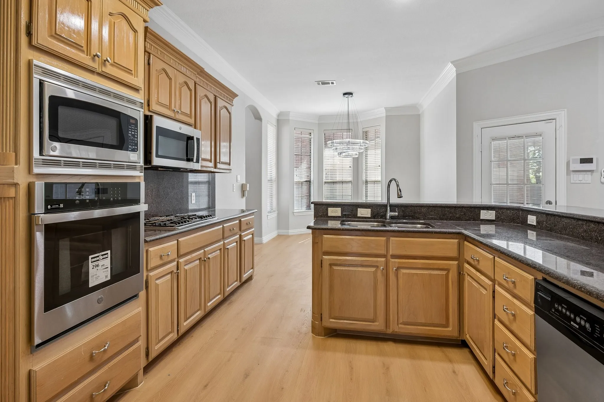Single Family Residence For Sale in Dallas County , 3848 W Pioneer Drive, Irving, Texas 75061, 7 Bedroom, 5 Bathroom, 3 Garage spaces, 5,824 Sqft, built in 2004, mls#21399429, Real Estate Agent in Irving, Homes For Sale in Dallas county, Homes For Sale in Irving, Realtor in Irving Texas, Real Estate Brokerage Independent Realty Texas, Luminita Cordes Realtor