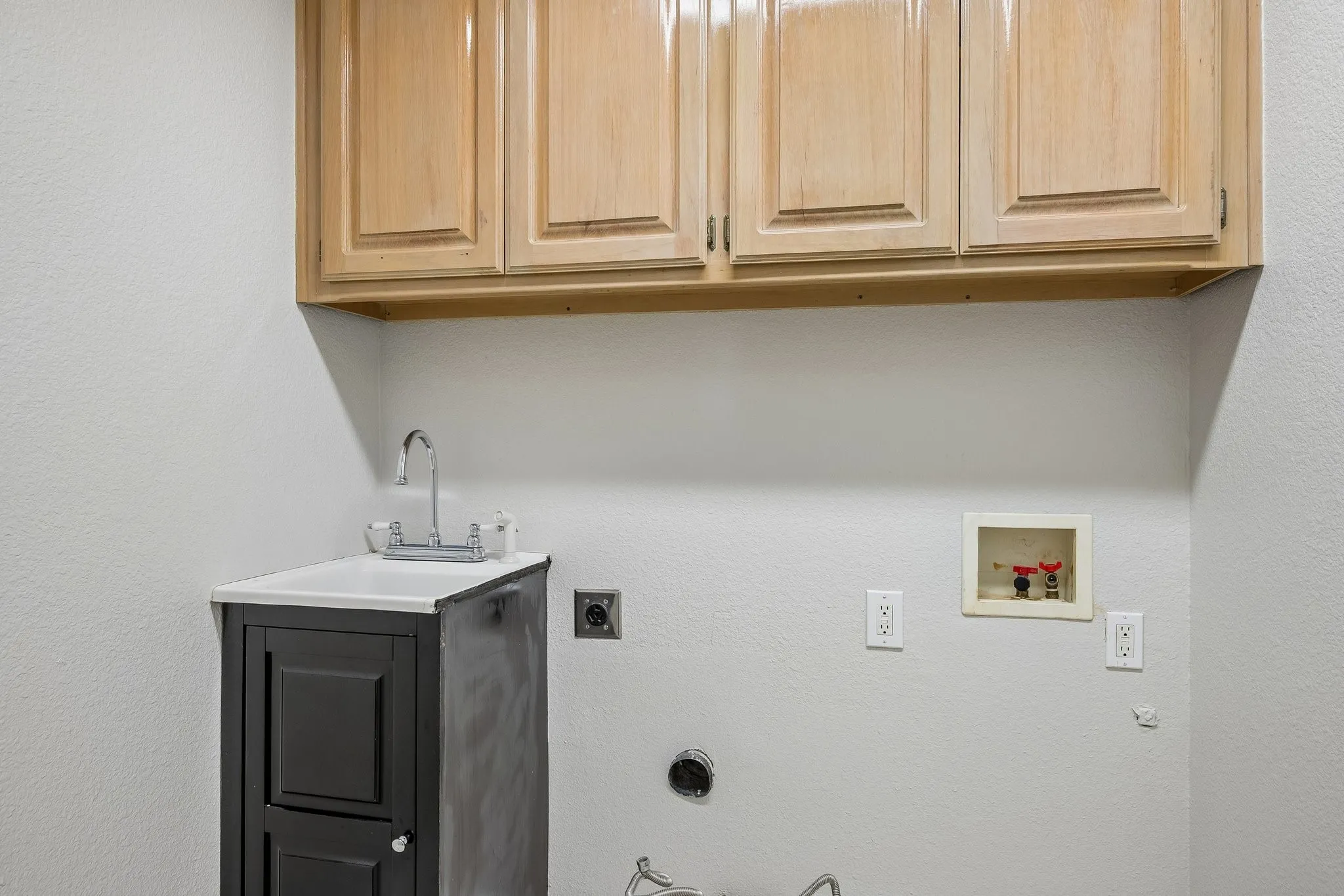 Single Family Residence For Sale in Dallas County , 3848 W Pioneer Drive, Irving, Texas 75061, 7 Bedroom, 5 Bathroom, 3 Garage spaces, 5,824 Sqft, built in 2004, mls#21399429, Real Estate Agent in Irving, Homes For Sale in Dallas county, Homes For Sale in Irving, Realtor in Irving Texas, Real Estate Brokerage Independent Realty Texas, Luminita Cordes Realtor