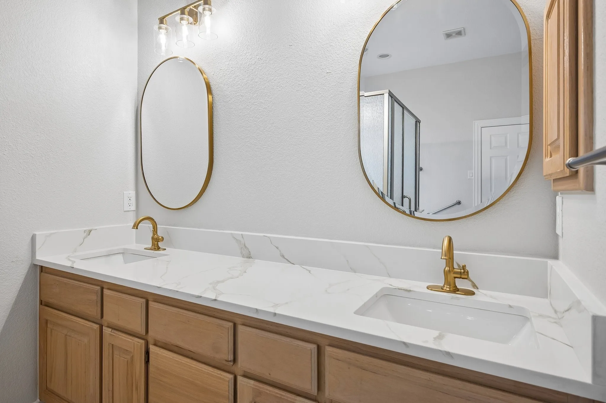 Single Family Residence For Sale in Dallas County , 3848 W Pioneer Drive, Irving, Texas 75061, 7 Bedroom, 5 Bathroom, 3 Garage spaces, 5,824 Sqft, built in 2004, mls#21399429, Real Estate Agent in Irving, Homes For Sale in Dallas county, Homes For Sale in Irving, Realtor in Irving Texas, Real Estate Brokerage Independent Realty Texas, Luminita Cordes Realtor
