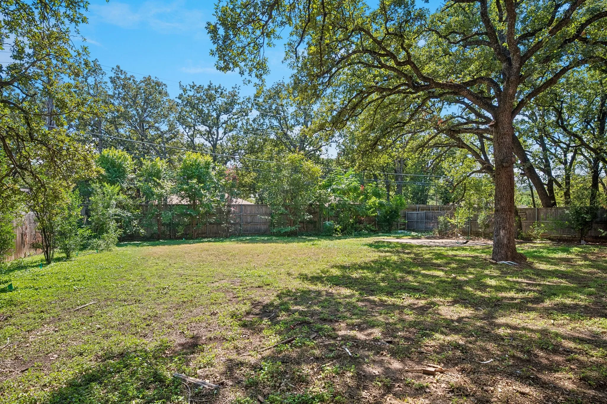Single Family Residence For Sale in Dallas County , 3848 W Pioneer Drive, Irving, Texas 75061, 7 Bedroom, 5 Bathroom, 3 Garage spaces, 5,824 Sqft, built in 2004, mls#21399429, Real Estate Agent in Irving, Homes For Sale in Dallas county, Homes For Sale in Irving, Realtor in Irving Texas, Real Estate Brokerage Independent Realty Texas, Luminita Cordes Realtor