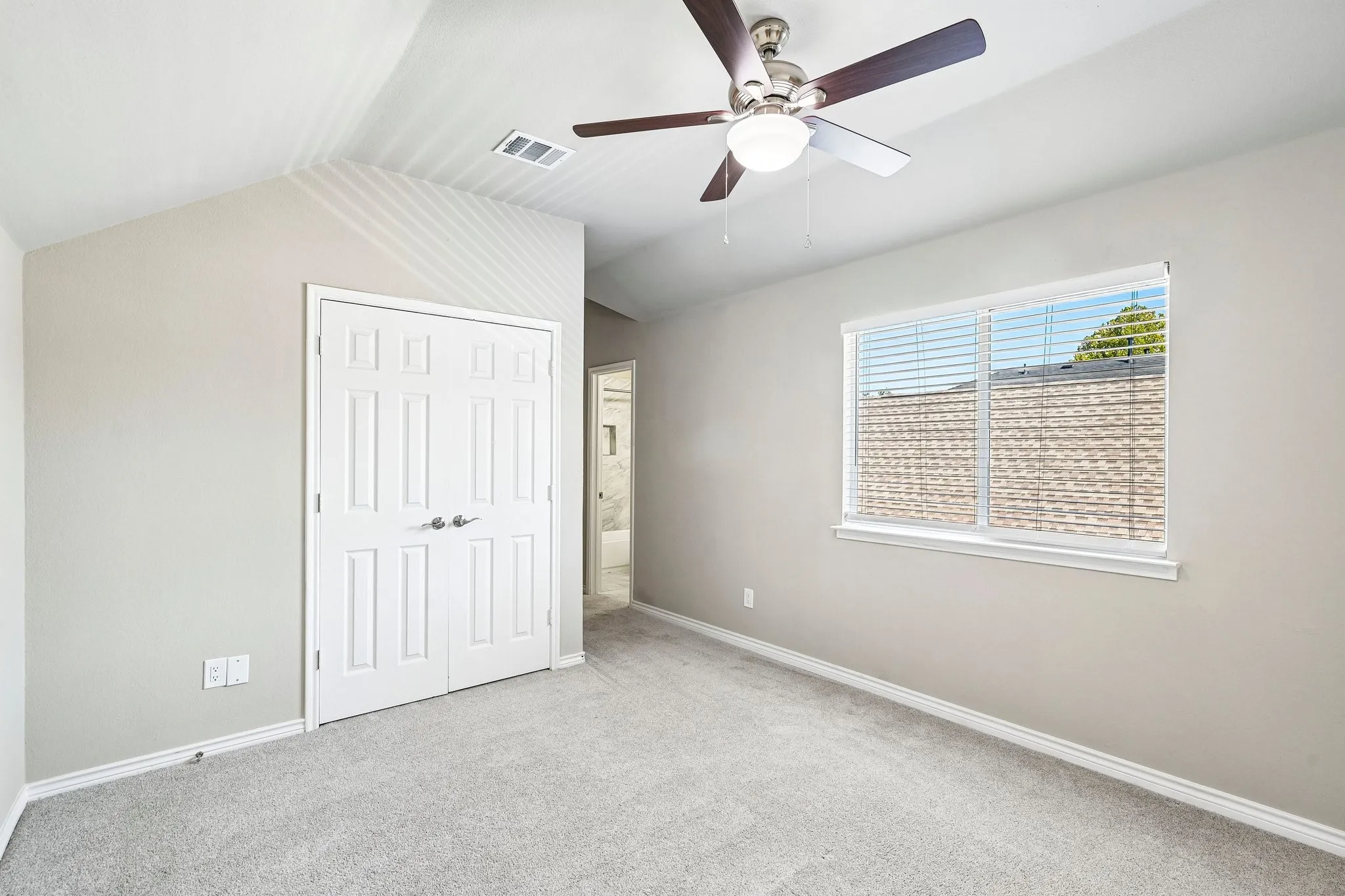 Single Family Residence For Sale in Denton County , 1009 Wenk Drive, Savannah, Texas 76227, 4 Bedroom, 4 Bathroom, 2 Garage spaces, 2,323 Sqft, built in 2006, mls#21407613, Real Estate Agent in Savannah, Homes For Sale in Denton county, Homes For Sale in Savannah, Realtor in Savannah Texas, Real Estate Brokerage Independent Realty Texas, Luminita Cordes Realtor