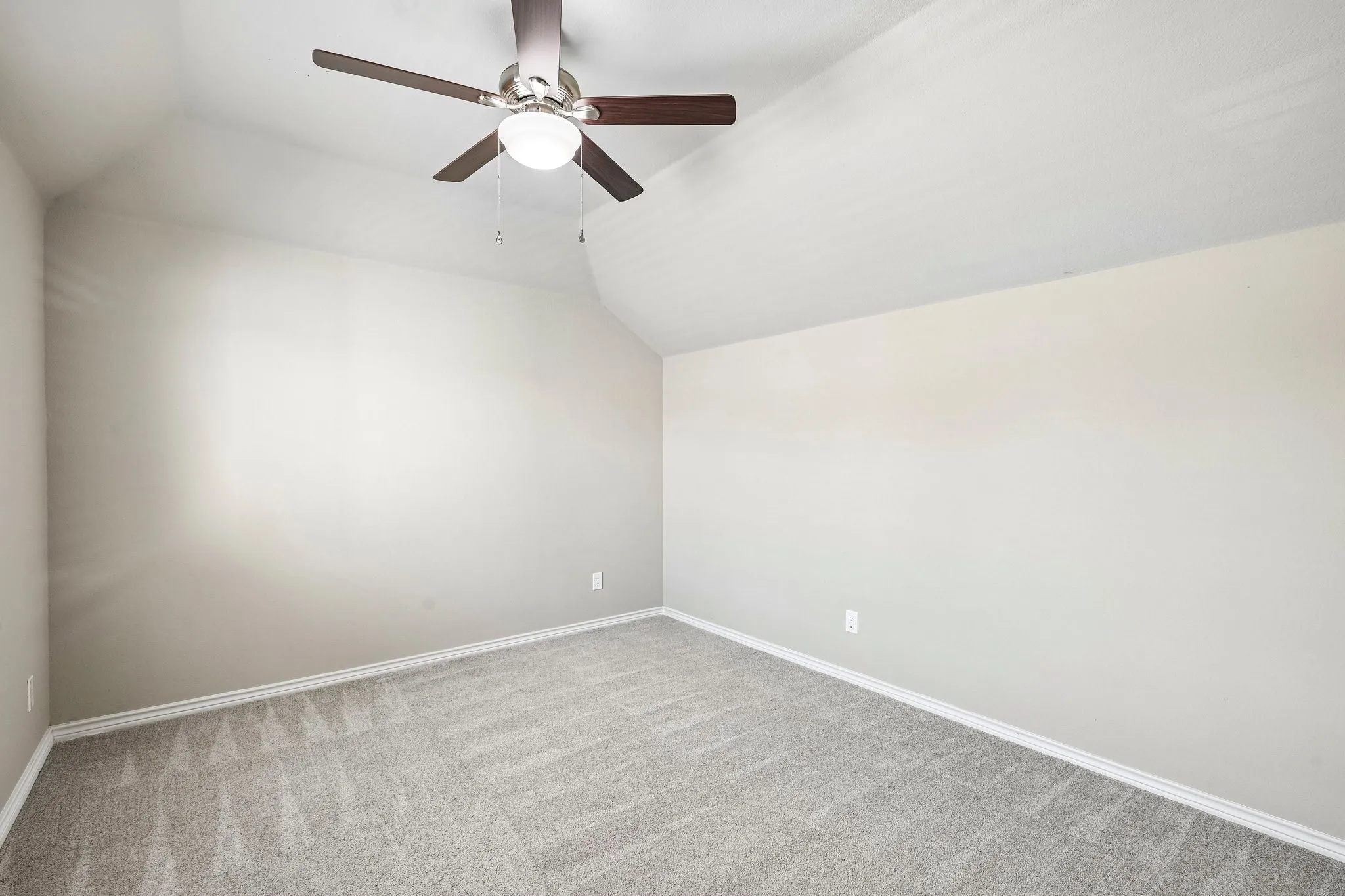 Single Family Residence For Sale in Denton County , 1009 Wenk Drive, Savannah, Texas 76227, 4 Bedroom, 4 Bathroom, 2 Garage spaces, 2,323 Sqft, built in 2006, mls#21407613, Real Estate Agent in Savannah, Homes For Sale in Denton county, Homes For Sale in Savannah, Realtor in Savannah Texas, Real Estate Brokerage Independent Realty Texas, Luminita Cordes Realtor