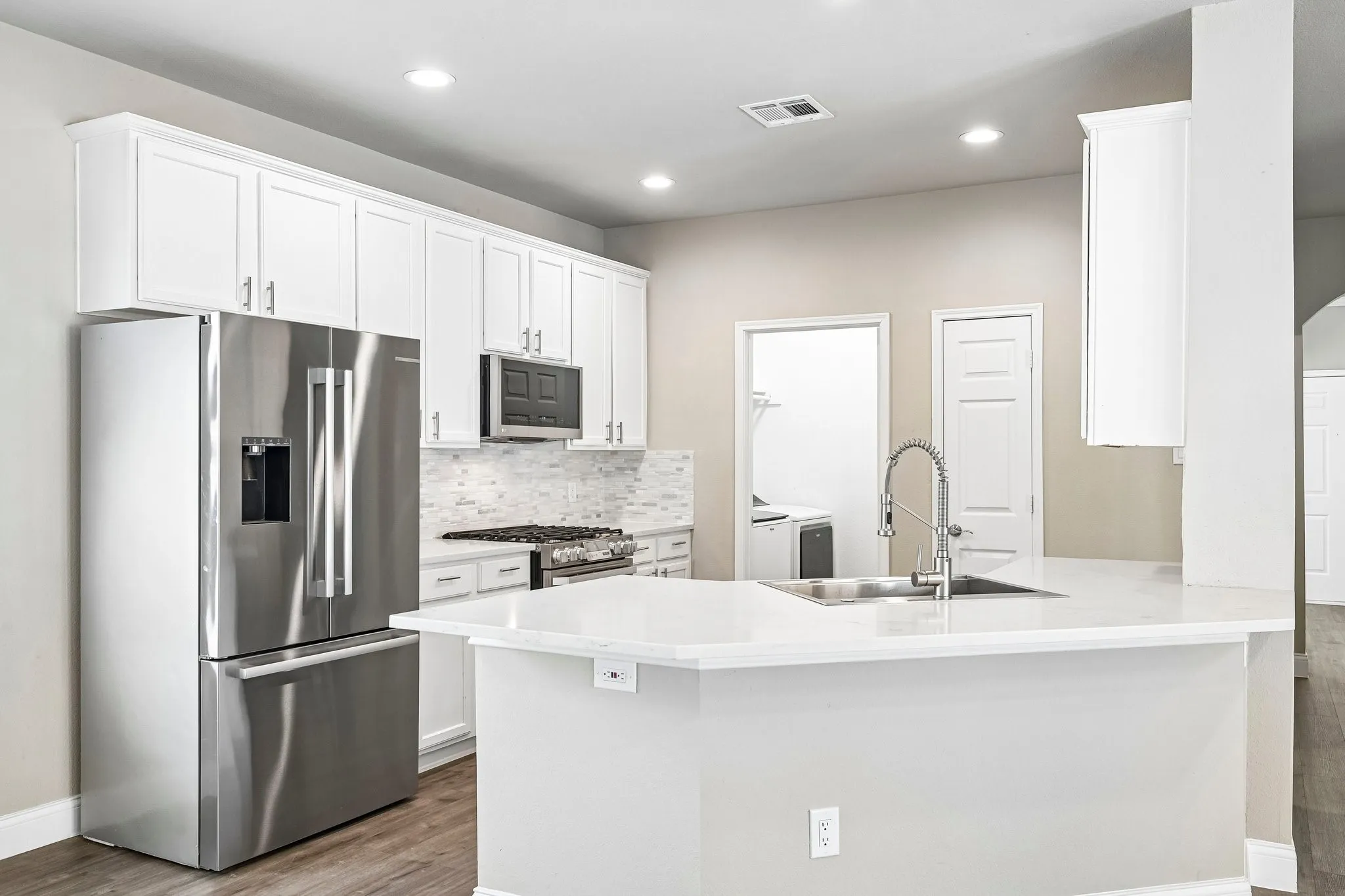 Single Family Residence For Sale in Denton County , 1009 Wenk Drive, Savannah, Texas 76227, 4 Bedroom, 4 Bathroom, 2 Garage spaces, 2,323 Sqft, built in 2006, mls#21407613, Real Estate Agent in Savannah, Homes For Sale in Denton county, Homes For Sale in Savannah, Realtor in Savannah Texas, Real Estate Brokerage Independent Realty Texas, Luminita Cordes Realtor