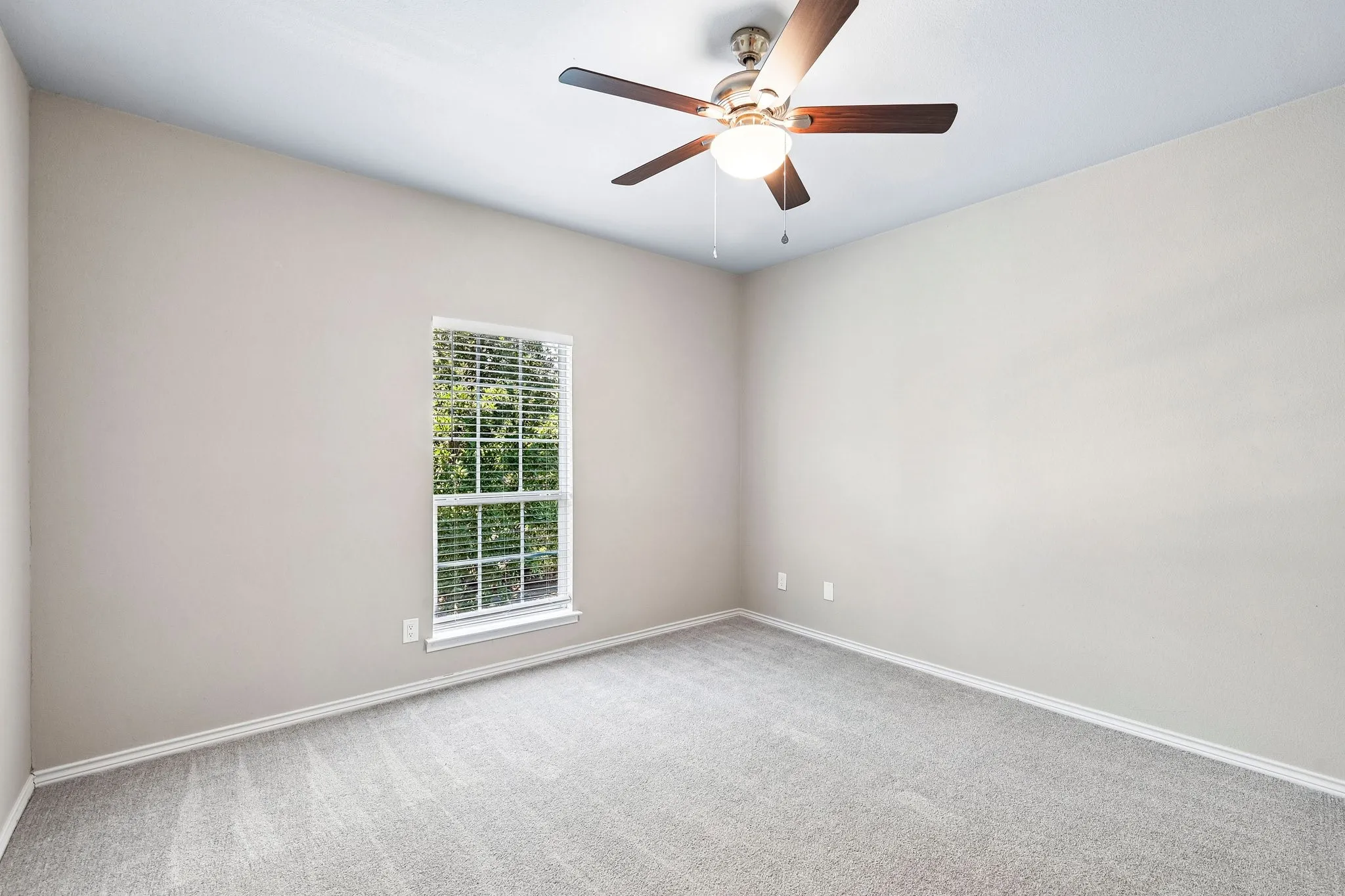 Single Family Residence For Sale in Denton County , 1009 Wenk Drive, Savannah, Texas 76227, 4 Bedroom, 4 Bathroom, 2 Garage spaces, 2,323 Sqft, built in 2006, mls#21407613, Real Estate Agent in Savannah, Homes For Sale in Denton county, Homes For Sale in Savannah, Realtor in Savannah Texas, Real Estate Brokerage Independent Realty Texas, Luminita Cordes Realtor