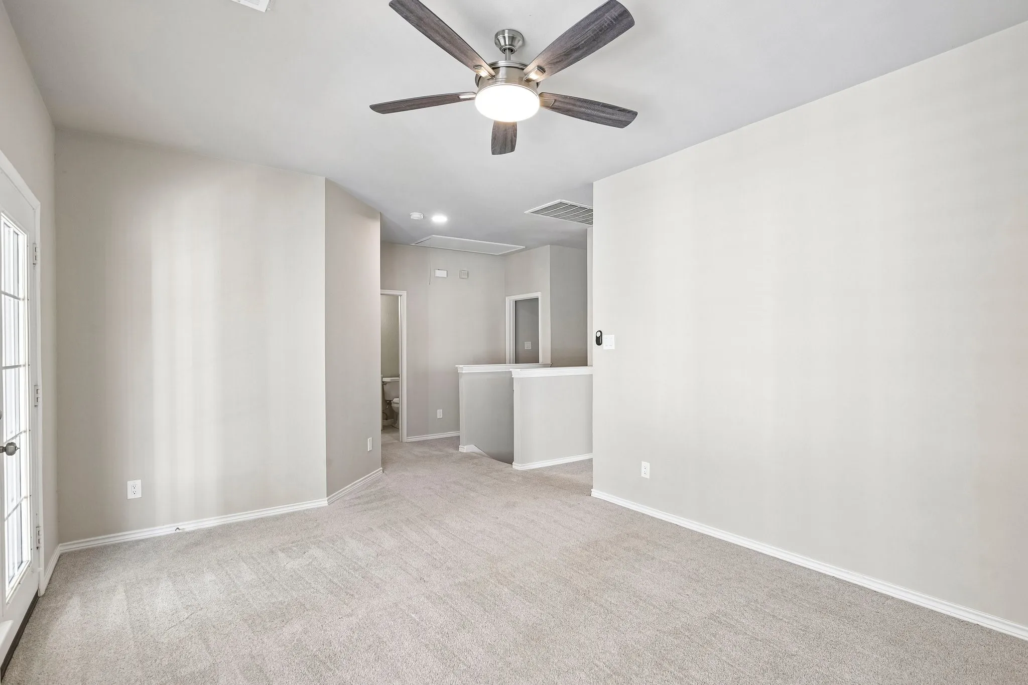 Single Family Residence For Sale in Denton County , 1009 Wenk Drive, Savannah, Texas 76227, 4 Bedroom, 4 Bathroom, 2 Garage spaces, 2,323 Sqft, built in 2006, mls#21407613, Real Estate Agent in Savannah, Homes For Sale in Denton county, Homes For Sale in Savannah, Realtor in Savannah Texas, Real Estate Brokerage Independent Realty Texas, Luminita Cordes Realtor