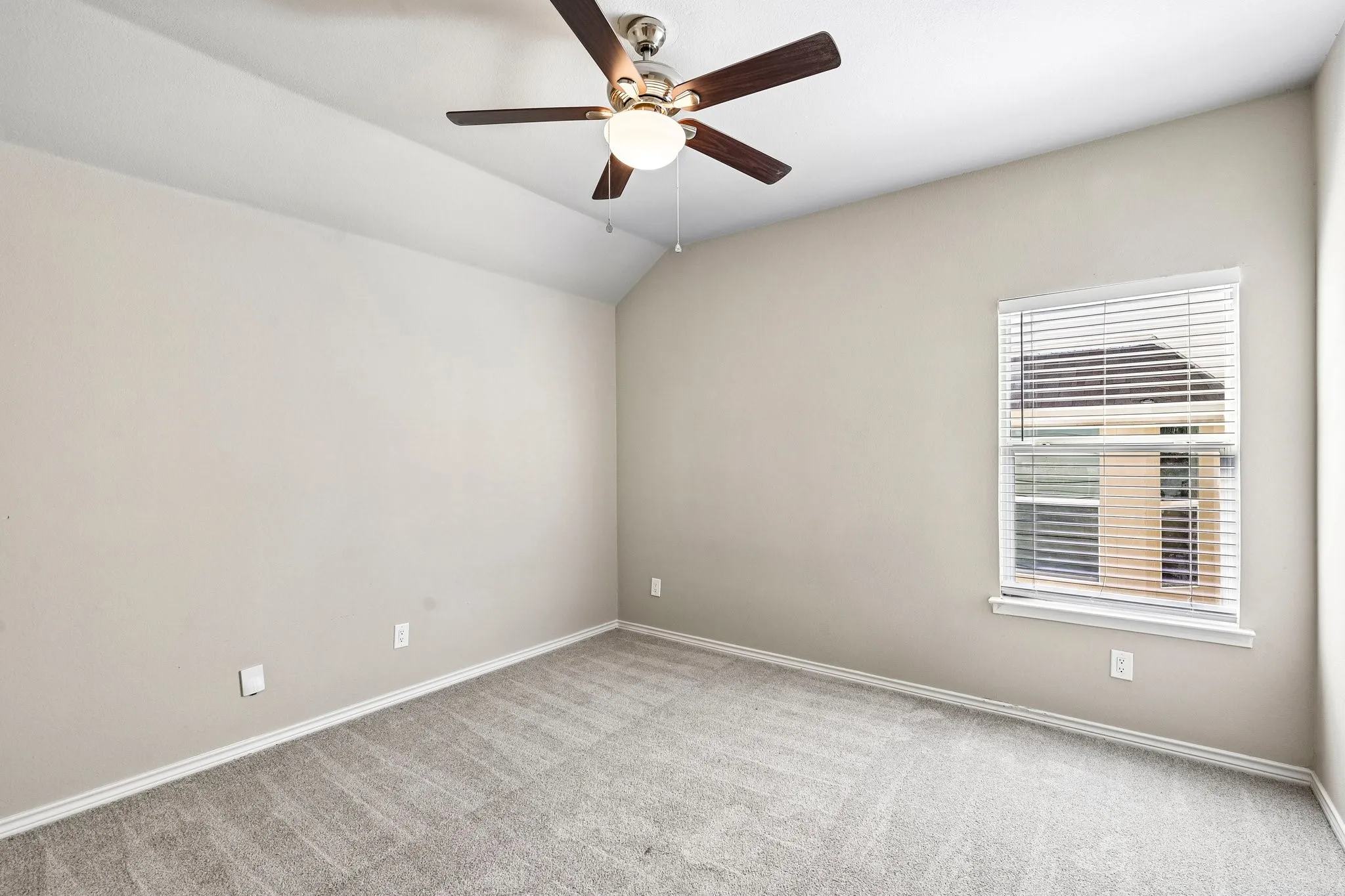 Single Family Residence For Sale in Denton County , 1009 Wenk Drive, Savannah, Texas 76227, 4 Bedroom, 4 Bathroom, 2 Garage spaces, 2,323 Sqft, built in 2006, mls#21407613, Real Estate Agent in Savannah, Homes For Sale in Denton county, Homes For Sale in Savannah, Realtor in Savannah Texas, Real Estate Brokerage Independent Realty Texas, Luminita Cordes Realtor