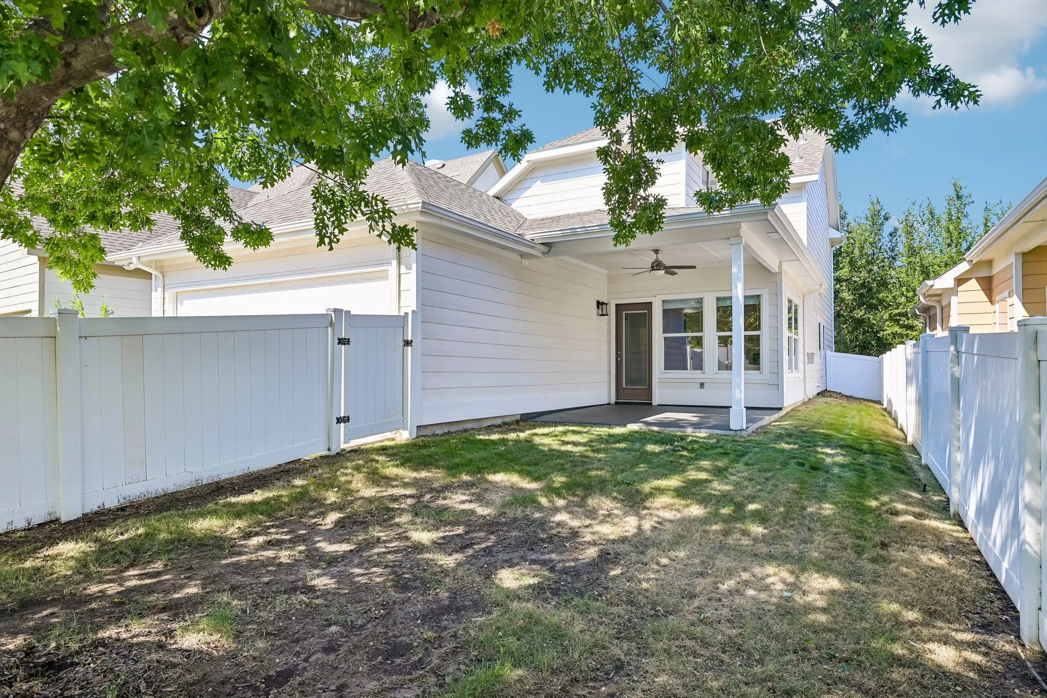 Single Family Residence For Sale in Denton County , 1009 Wenk Drive, Savannah, Texas 76227, 4 Bedroom, 4 Bathroom, 2 Garage spaces, 2,323 Sqft, built in 2006, mls#21407613, Real Estate Agent in Savannah, Homes For Sale in Denton county, Homes For Sale in Savannah, Realtor in Savannah Texas, Real Estate Brokerage Independent Realty Texas, Luminita Cordes Realtor