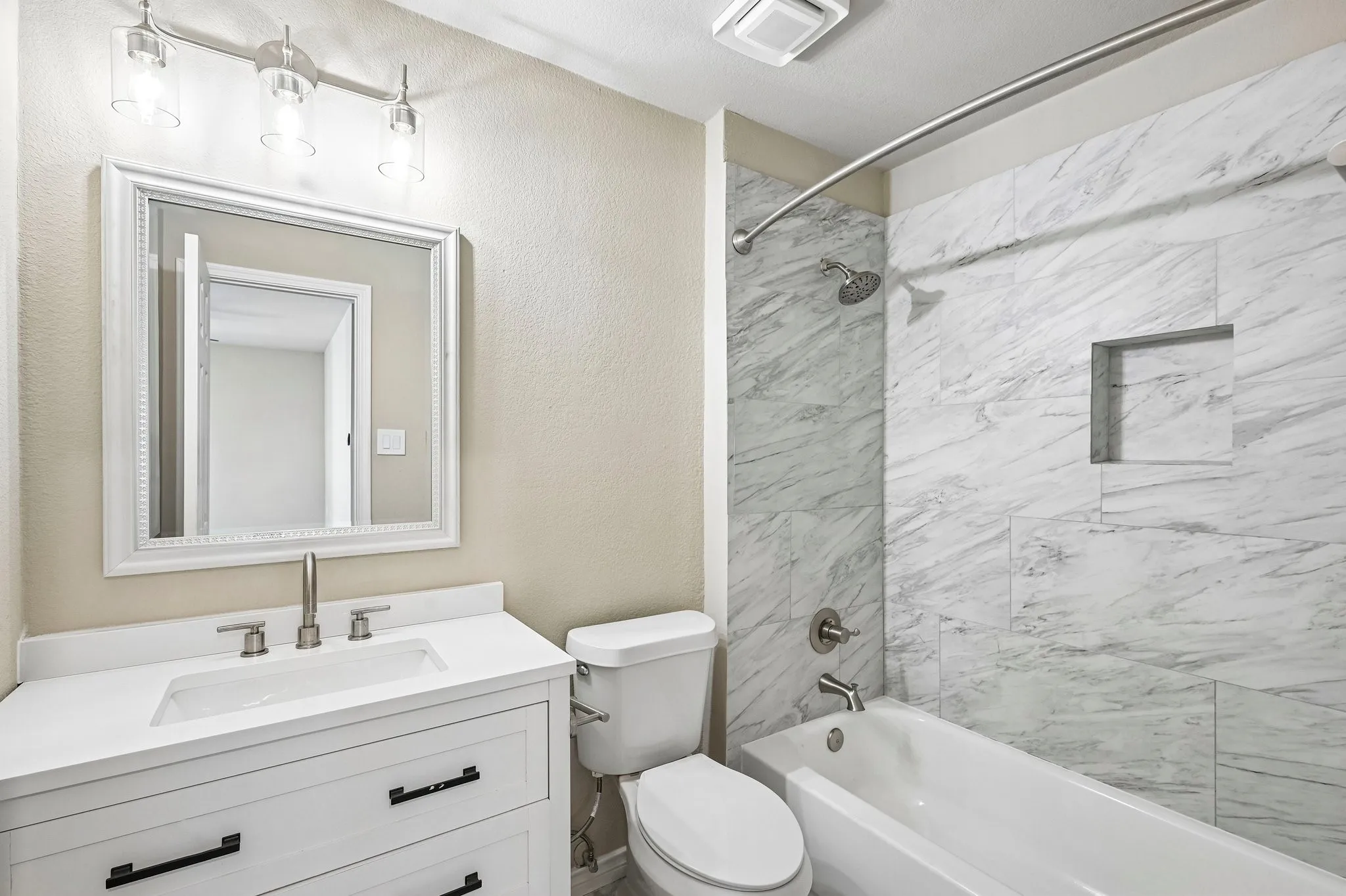 Single Family Residence For Sale in Denton County , 1009 Wenk Drive, Savannah, Texas 76227, 4 Bedroom, 4 Bathroom, 2 Garage spaces, 2,323 Sqft, built in 2006, mls#21407613, Real Estate Agent in Savannah, Homes For Sale in Denton county, Homes For Sale in Savannah, Realtor in Savannah Texas, Real Estate Brokerage Independent Realty Texas, Luminita Cordes Realtor