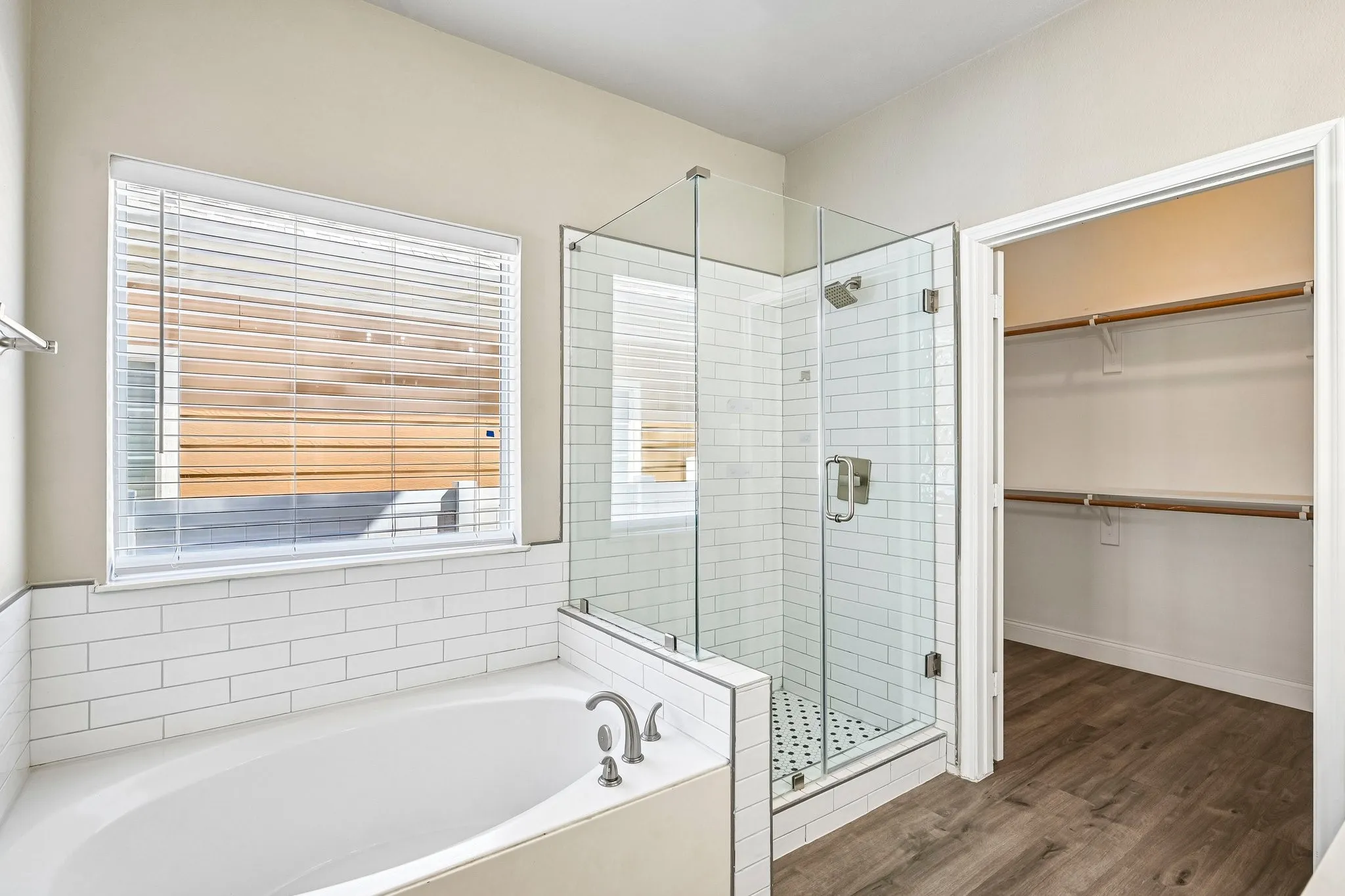 Single Family Residence For Sale in Denton County , 1009 Wenk Drive, Savannah, Texas 76227, 4 Bedroom, 4 Bathroom, 2 Garage spaces, 2,323 Sqft, built in 2006, mls#21407613, Real Estate Agent in Savannah, Homes For Sale in Denton county, Homes For Sale in Savannah, Realtor in Savannah Texas, Real Estate Brokerage Independent Realty Texas, Luminita Cordes Realtor