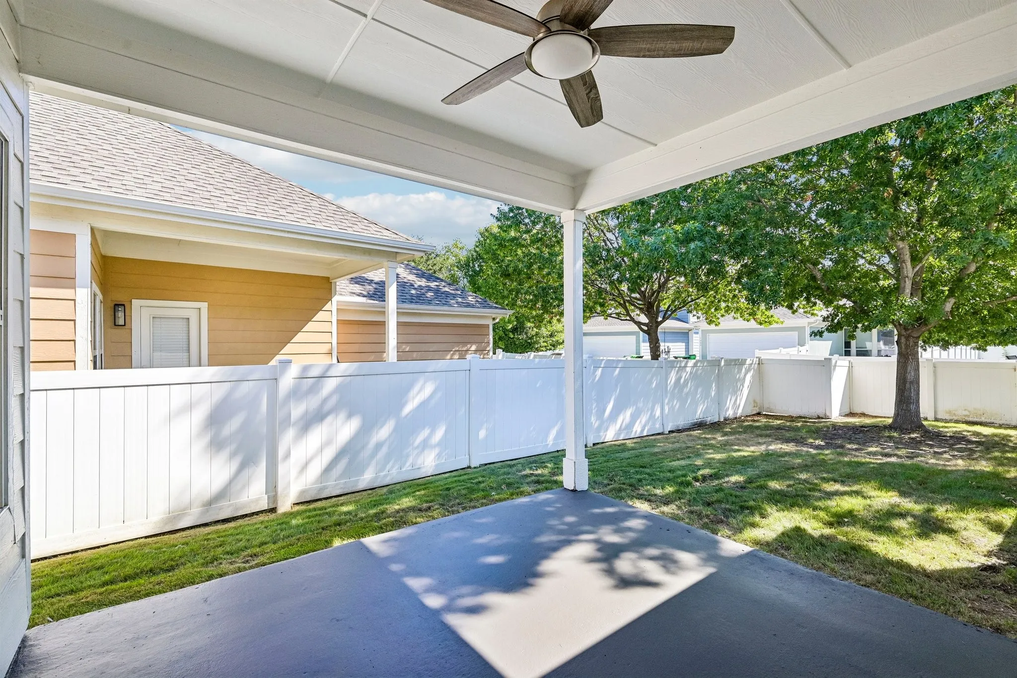 Single Family Residence For Sale in Denton County , 1009 Wenk Drive, Savannah, Texas 76227, 4 Bedroom, 4 Bathroom, 2 Garage spaces, 2,323 Sqft, built in 2006, mls#21407613, Real Estate Agent in Savannah, Homes For Sale in Denton county, Homes For Sale in Savannah, Realtor in Savannah Texas, Real Estate Brokerage Independent Realty Texas, Luminita Cordes Realtor