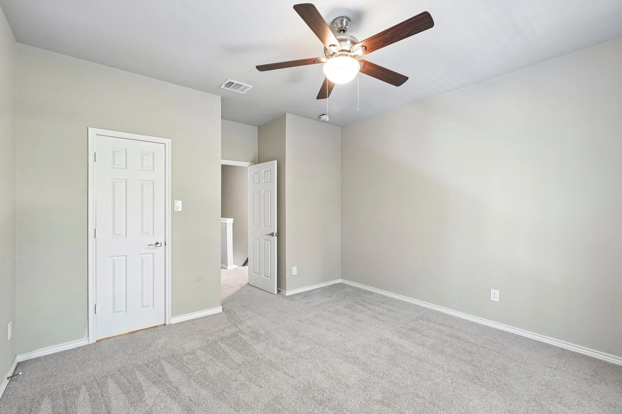Single Family Residence For Sale in Denton County , 1009 Wenk Drive, Savannah, Texas 76227, 4 Bedroom, 4 Bathroom, 2 Garage spaces, 2,323 Sqft, built in 2006, mls#21407613, Real Estate Agent in Savannah, Homes For Sale in Denton county, Homes For Sale in Savannah, Realtor in Savannah Texas, Real Estate Brokerage Independent Realty Texas, Luminita Cordes Realtor