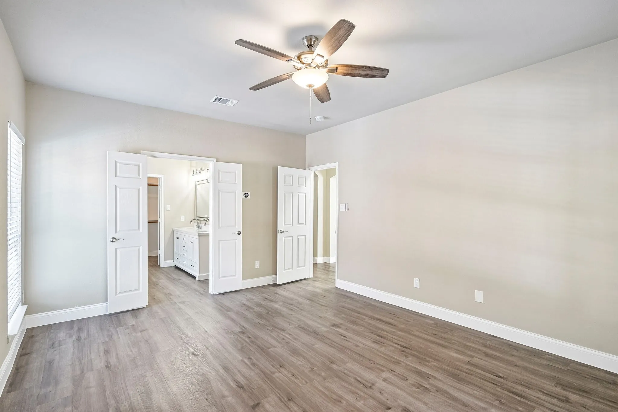Single Family Residence For Sale in Denton County , 1009 Wenk Drive, Savannah, Texas 76227, 4 Bedroom, 4 Bathroom, 2 Garage spaces, 2,323 Sqft, built in 2006, mls#21407613, Real Estate Agent in Savannah, Homes For Sale in Denton county, Homes For Sale in Savannah, Realtor in Savannah Texas, Real Estate Brokerage Independent Realty Texas, Luminita Cordes Realtor