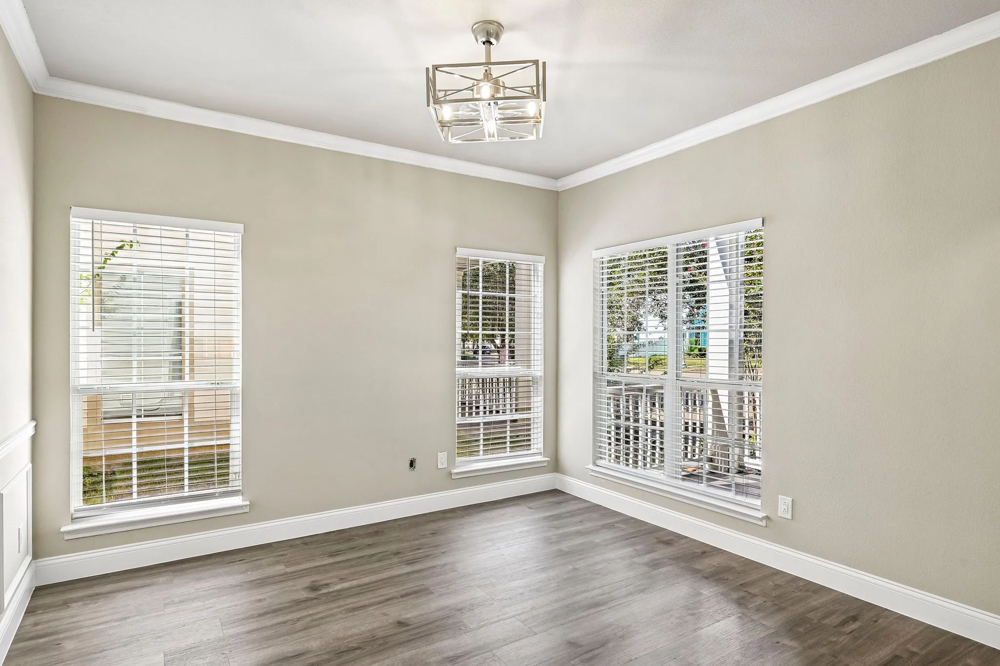 Single Family Residence For Sale in Denton County , 1009 Wenk Drive, Savannah, Texas 76227, 4 Bedroom, 4 Bathroom, 2 Garage spaces, 2,323 Sqft, built in 2006, mls#21407613, Real Estate Agent in Savannah, Homes For Sale in Denton county, Homes For Sale in Savannah, Realtor in Savannah Texas, Real Estate Brokerage Independent Realty Texas, Luminita Cordes Realtor