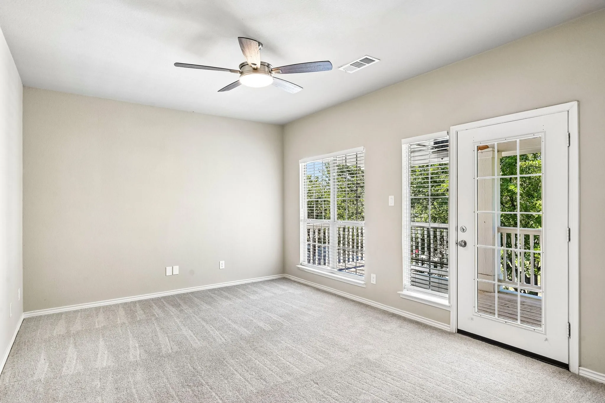 Single Family Residence For Sale in Denton County , 1009 Wenk Drive, Savannah, Texas 76227, 4 Bedroom, 4 Bathroom, 2 Garage spaces, 2,323 Sqft, built in 2006, mls#21407613, Real Estate Agent in Savannah, Homes For Sale in Denton county, Homes For Sale in Savannah, Realtor in Savannah Texas, Real Estate Brokerage Independent Realty Texas, Luminita Cordes Realtor