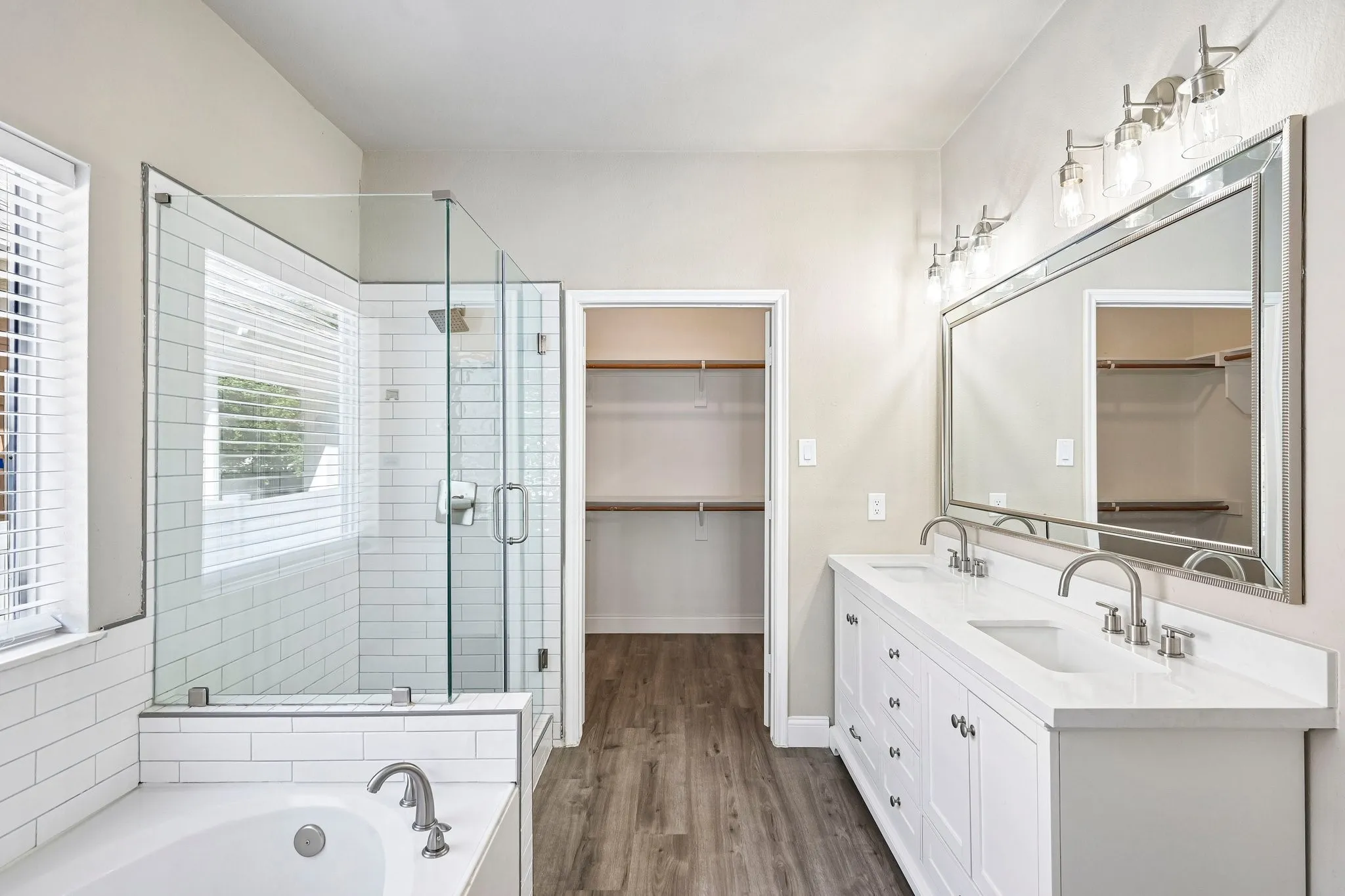Single Family Residence For Sale in Denton County , 1009 Wenk Drive, Savannah, Texas 76227, 4 Bedroom, 4 Bathroom, 2 Garage spaces, 2,323 Sqft, built in 2006, mls#21407613, Real Estate Agent in Savannah, Homes For Sale in Denton county, Homes For Sale in Savannah, Realtor in Savannah Texas, Real Estate Brokerage Independent Realty Texas, Luminita Cordes Realtor