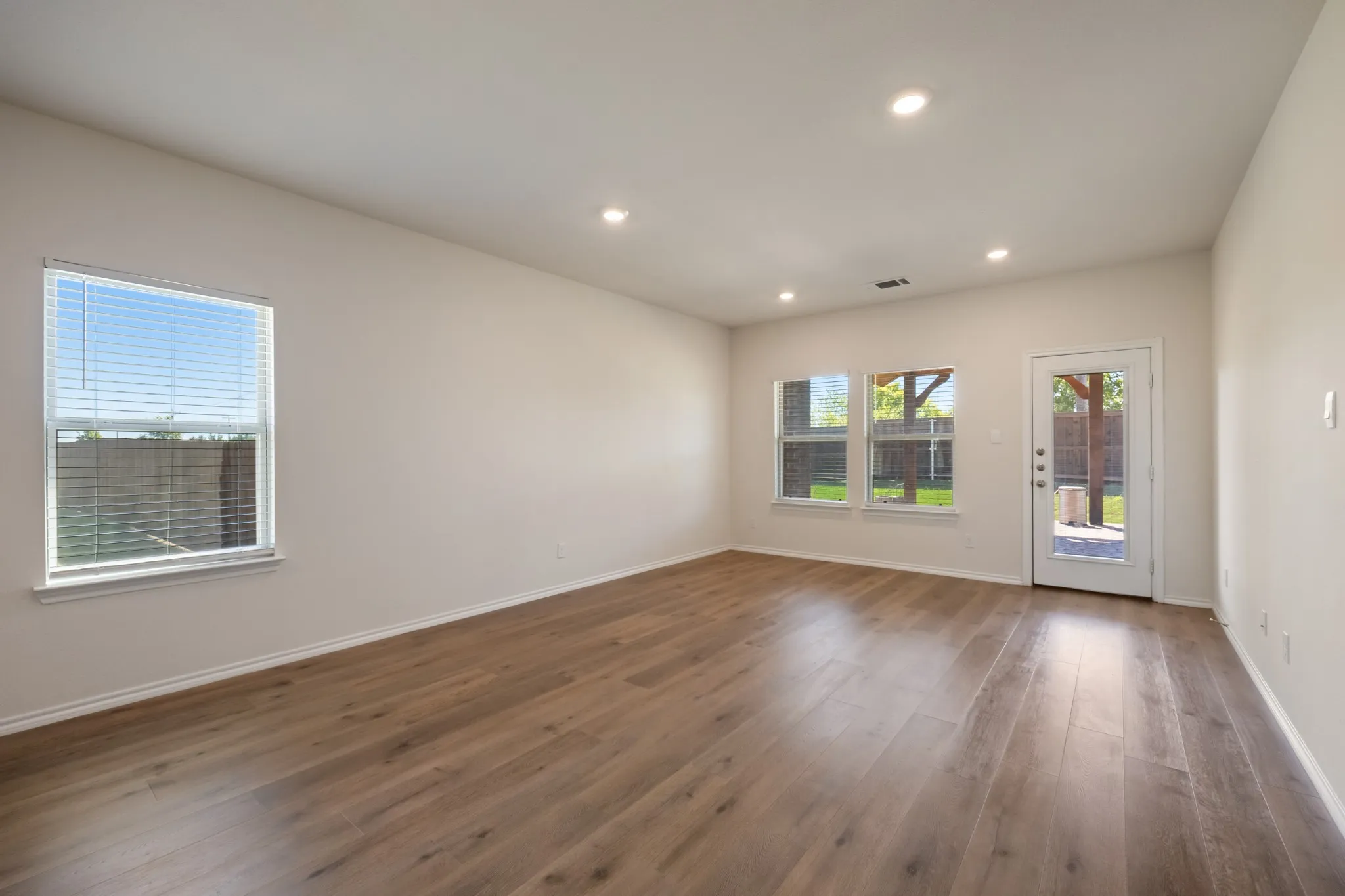 Single Family Residence For Rent in Kaufman County , 1701 Elm Fork Bend, Crandall, Texas 75114, 4 Bedroom, 3 Bathroom, 2 Garage spaces, 2,175 Sqft, built in 2024, mls#21407564, Real Estate Agent in Crandall, Homes For Rent in Kaufman county, Homes For Rent in Crandall, Realtor in Crandall Texas, Real Estate Brokerage Independent Realty Texas, Luminita Cordes Realtor