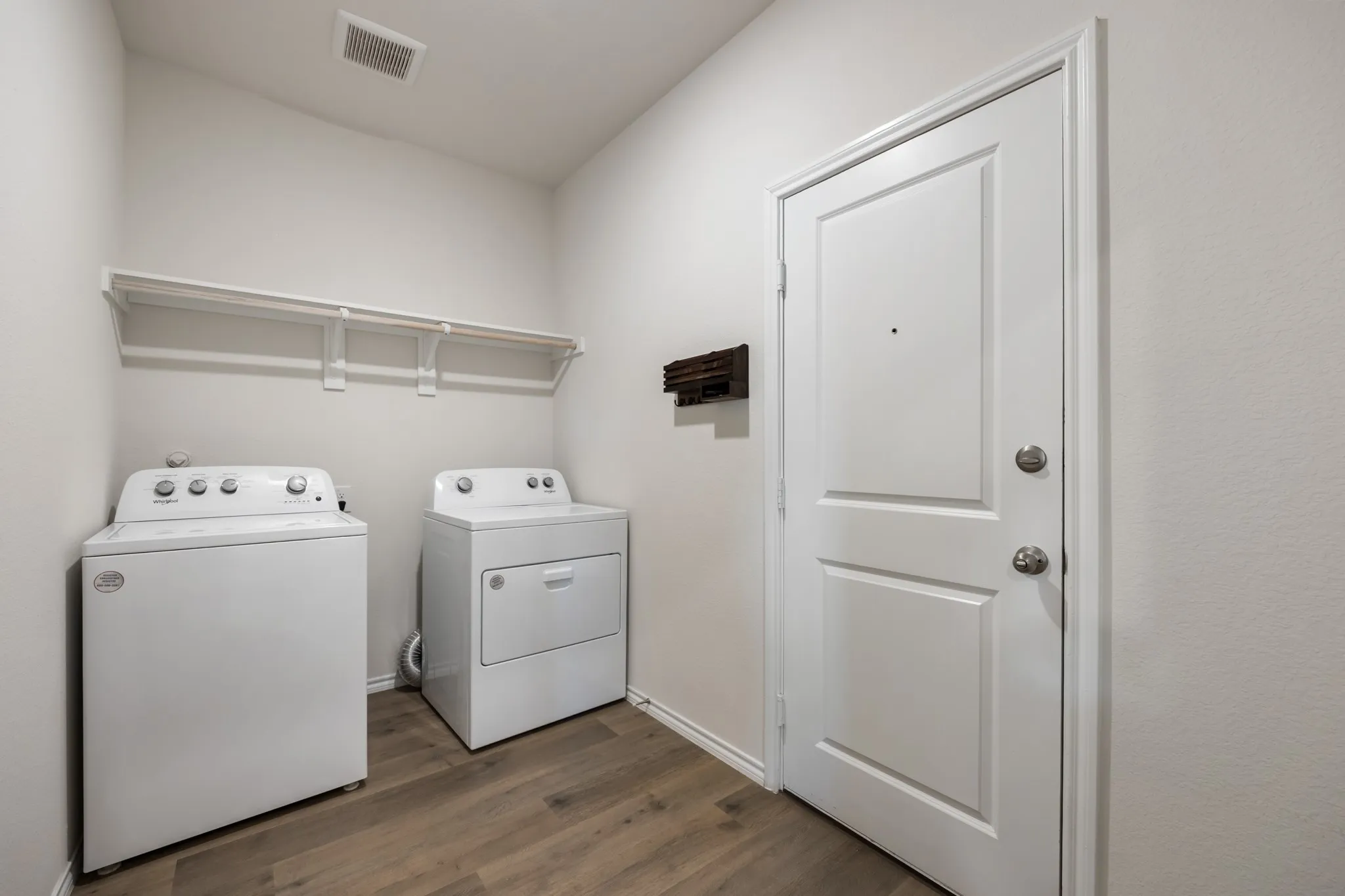 Single Family Residence For Rent in Kaufman County , 1701 Elm Fork Bend, Crandall, Texas 75114, 4 Bedroom, 3 Bathroom, 2 Garage spaces, 2,175 Sqft, built in 2024, mls#21407564, Real Estate Agent in Crandall, Homes For Rent in Kaufman county, Homes For Rent in Crandall, Realtor in Crandall Texas, Real Estate Brokerage Independent Realty Texas, Luminita Cordes Realtor