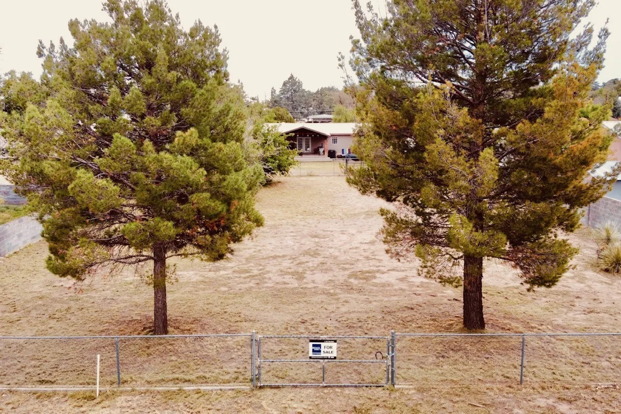 Improved Land For Sale in Presidio County , 503 W First Street, Marfa, Texas 79843, 0, 0, Garage spaces, 0 Sqft, built in 0, mls#21405353, Real Estate Agent in Marfa, Homes For Sale in Presidio county, Homes For Sale in Marfa, Realtor in Marfa Texas, Real Estate Brokerage Independent Realty Texas, Luminita Cordes Realtor