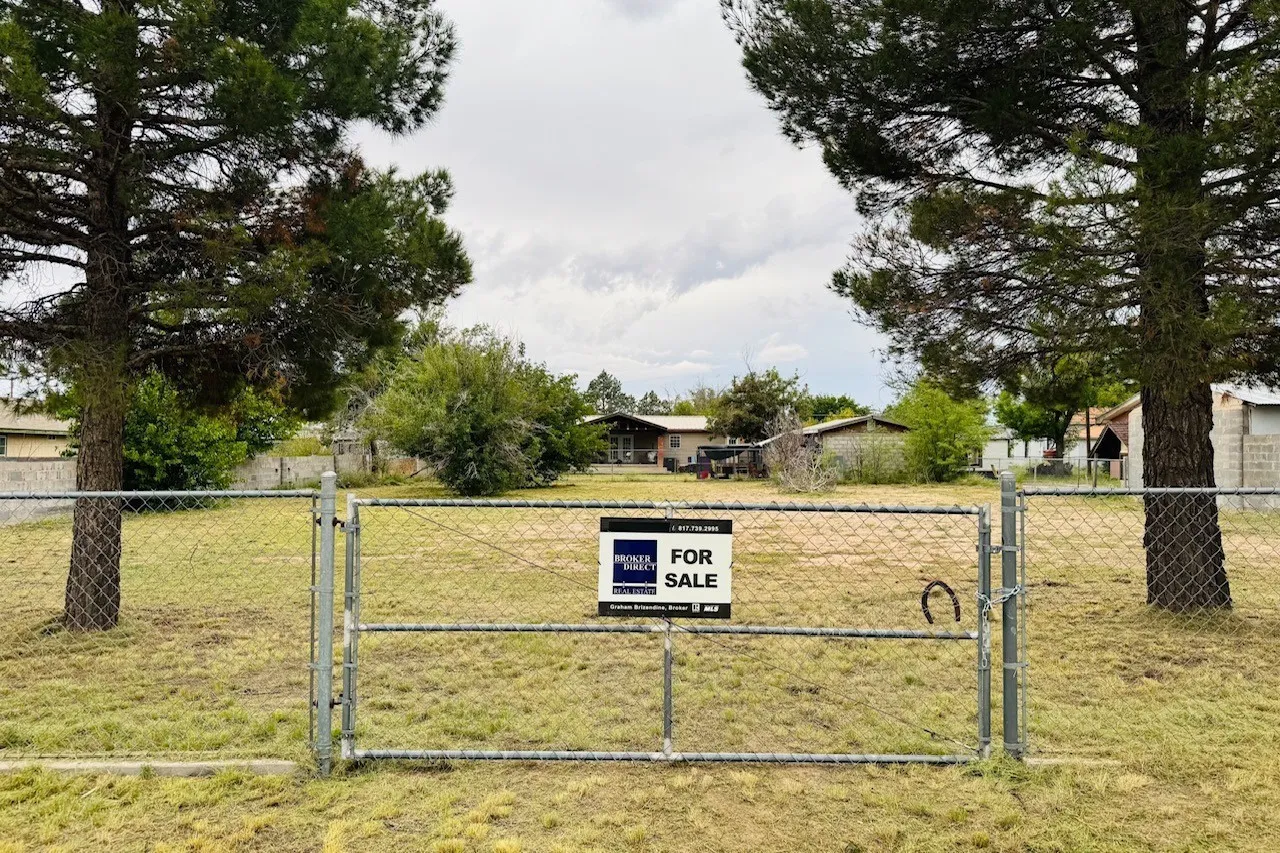 Improved Land For Sale in Presidio County , 503 W First Street, Marfa, Texas 79843, 0, 0, Garage spaces, 0 Sqft, built in 0, mls#21405353, Real Estate Agent in Marfa, Homes For Sale in Presidio county, Homes For Sale in Marfa, Realtor in Marfa Texas, Real Estate Brokerage Independent Realty Texas, Luminita Cordes Realtor