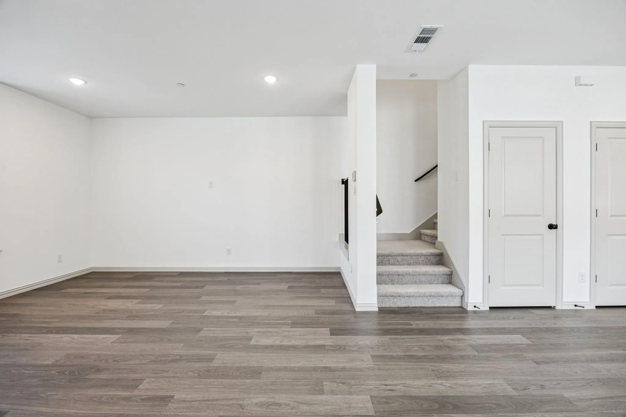 Townhouse For Sale in Denton County , 721 4th Street, Argyle, Texas 76226, 3 Bedroom, 3 Bathroom, 2 Garage spaces, 2,004 Sqft, built in 2024, mls#21408213, Real Estate Agent in Argyle, Homes For Sale in Denton county, Homes For Sale in Argyle, Realtor in Argyle Texas, Real Estate Brokerage Independent Realty Texas, Luminita Cordes Realtor