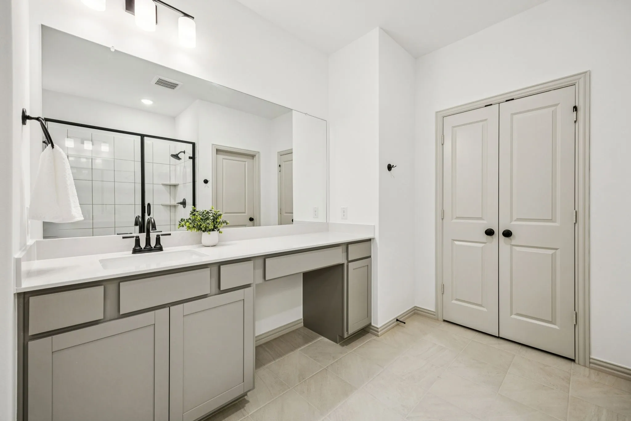 Double vanity with undermount sinks and quartz countertops